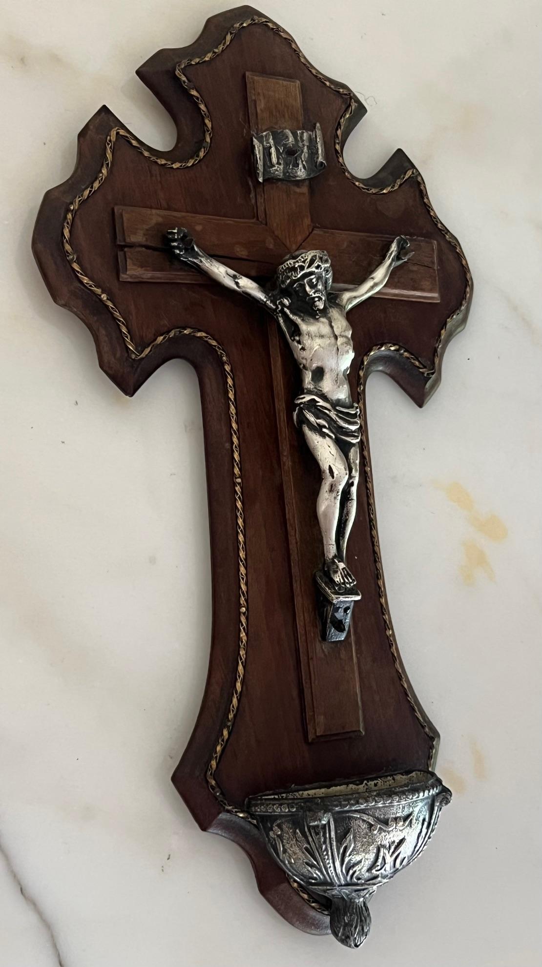 Antique French Crocifisso in legno, metallo misto e ottone in vendita 3