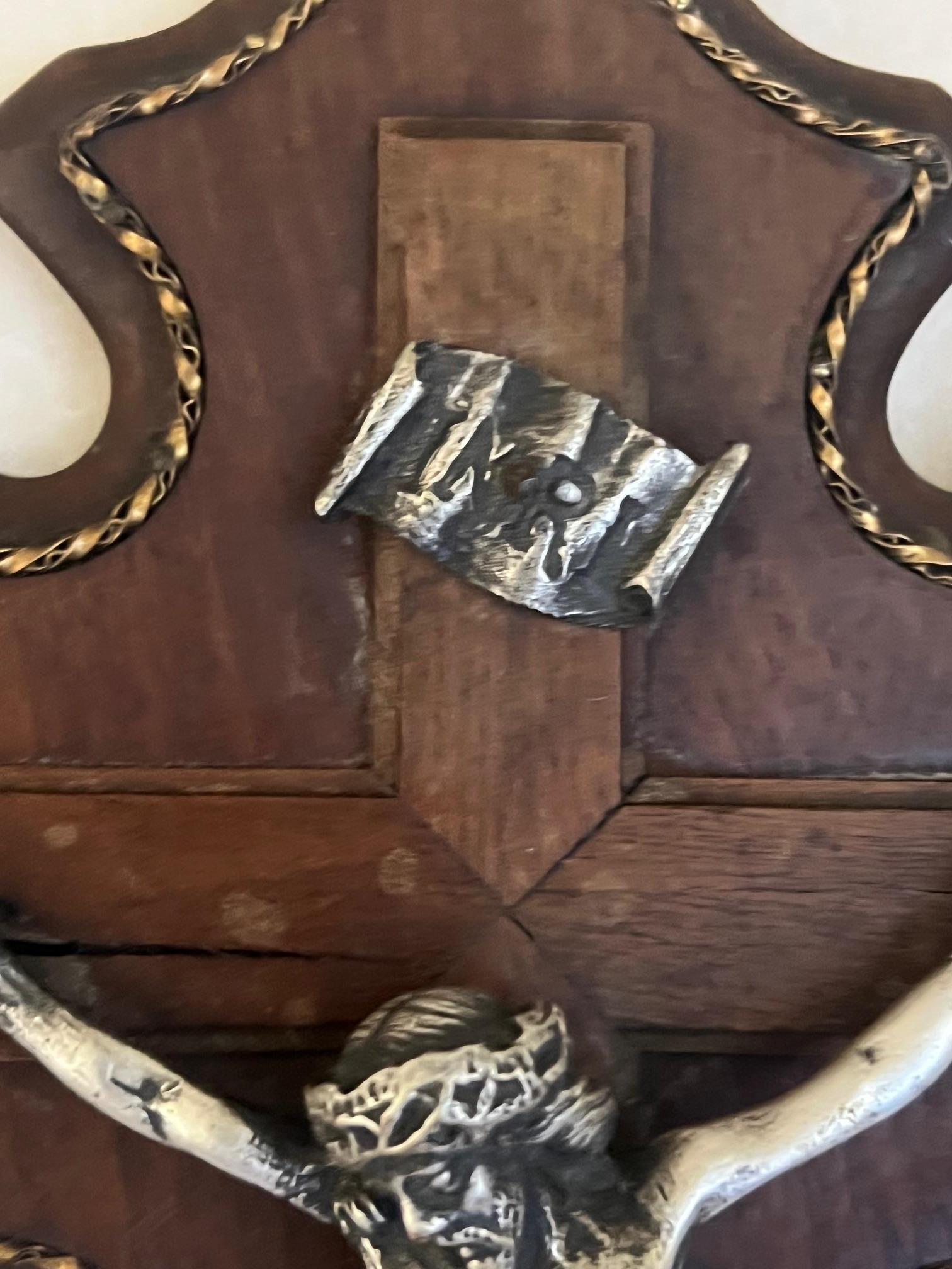 Vittoriano Antique French Crocifisso in legno, metallo misto e ottone in vendita