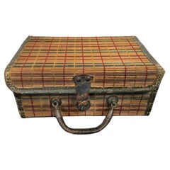 Ancienne valise française en osier coloré tissé 