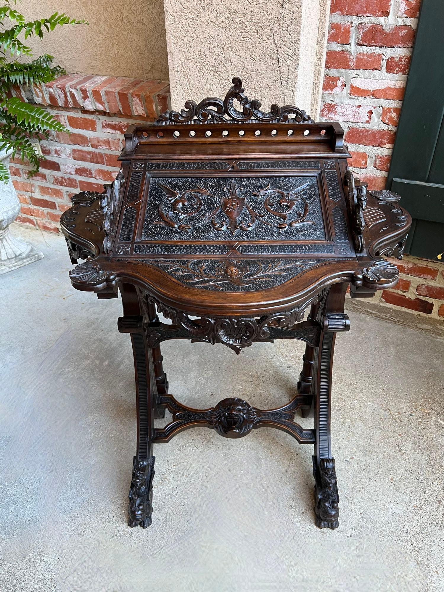Antike Französisch Schreibtisch Sekretär Schwarzwald geschnitzt Eiche Renaissance c1890.

Direkt aus Frankreich stammend und Teil einer großartigen Sammlung feiner Antiquitäten, die wir vor kurzem erworben haben, ist dies ein echtes Unikat, das