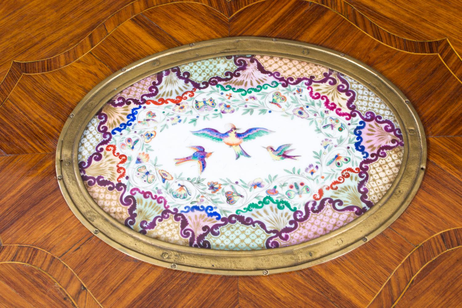 Antique French Mesa auxiliar de escritura Placas de porcelana Siglo XVIII finales del siglo XVIII en venta