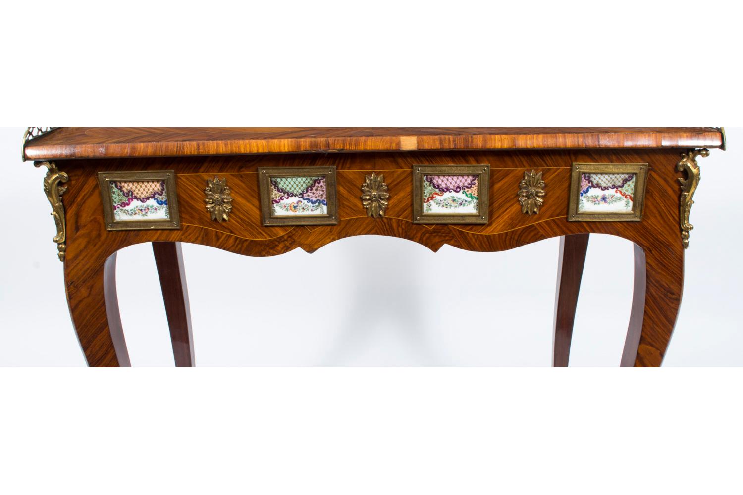 Antique French Mesa auxiliar de escritura Placas de porcelana Siglo XVIII en venta 1