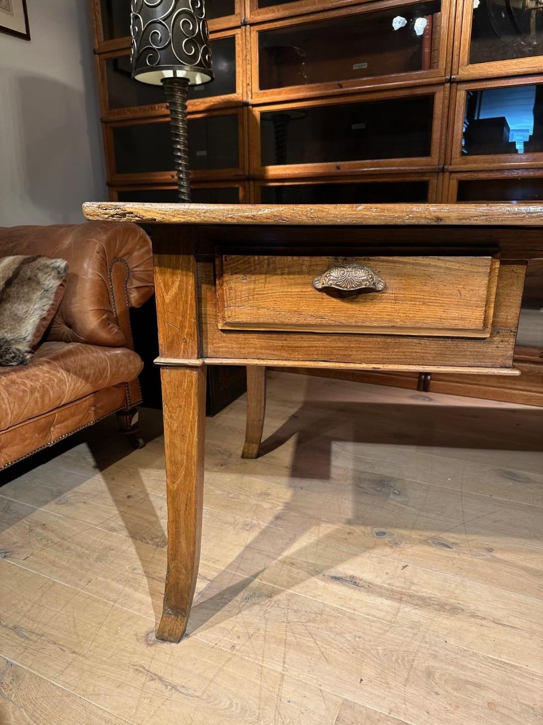 Table à écrire française ancienne en vente 8