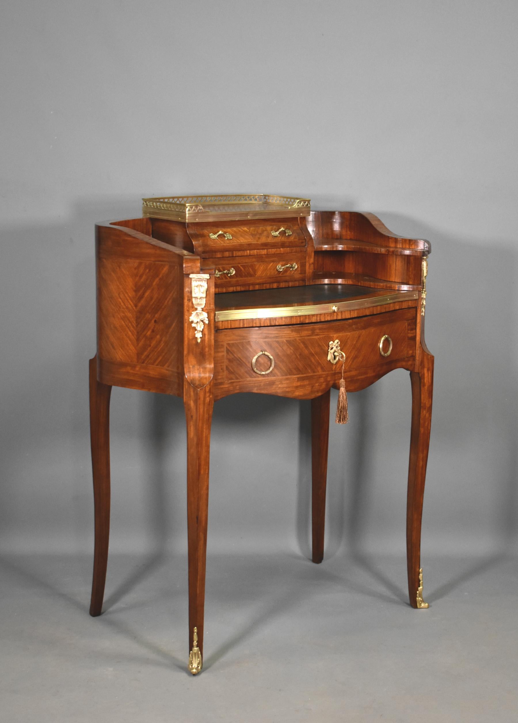 French Antique Writing Table / Bonheur du Jour Transition Style Louis XV – Louis XVI

This beautifully made French lady's writing table has many outstanding features.

The pierced brass gallery on top surrounds a variegated red and white marble