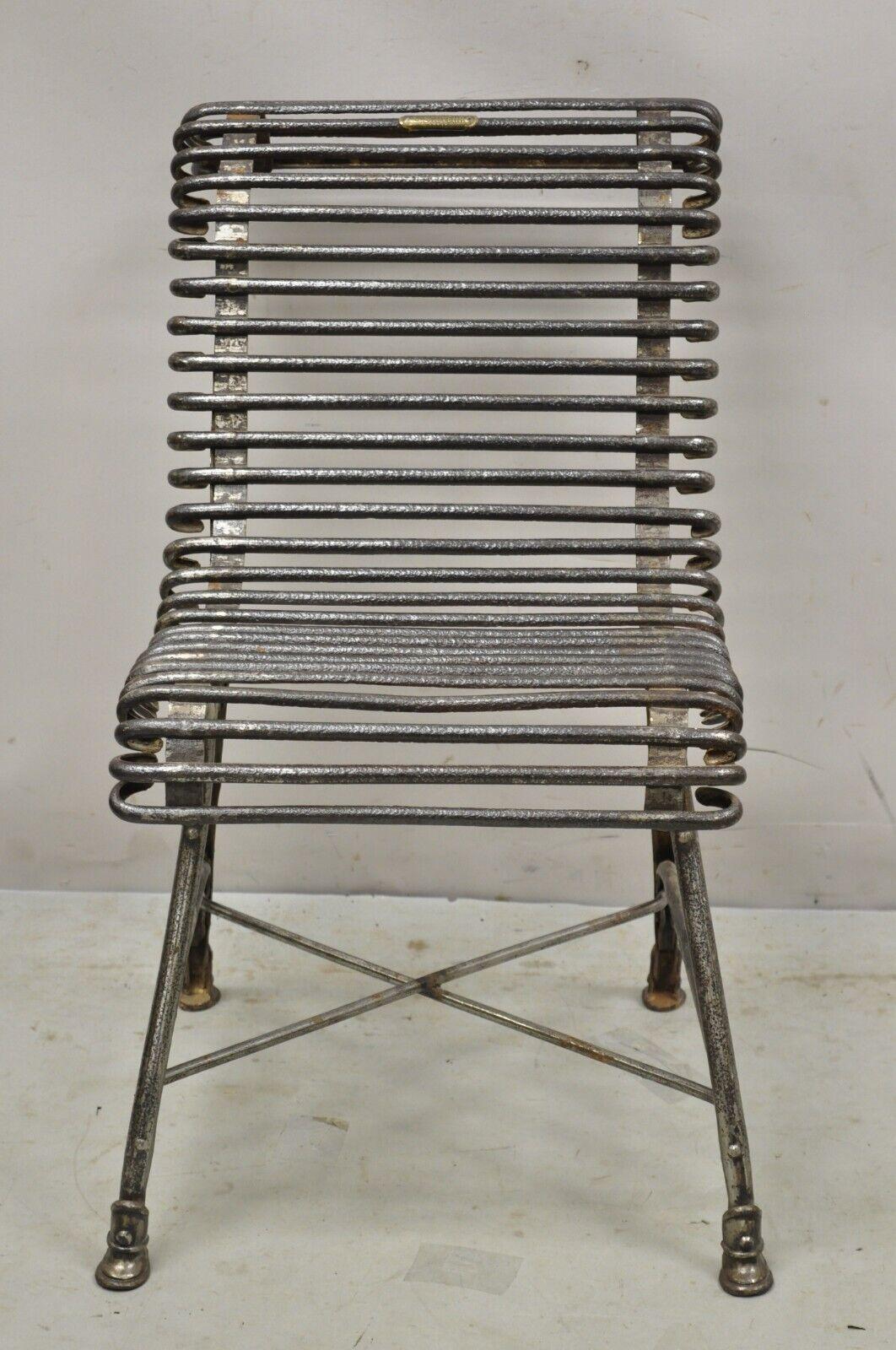 Chaise d'appoint ancienne en fonte de fer forgé à colonne Sauveur Arras à volutes en vente 2