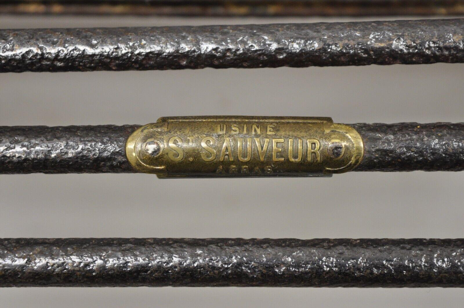 Arts and Crafts Chaise d'appoint ancienne en fonte de fer forgé à colonne Sauveur Arras à volutes en vente