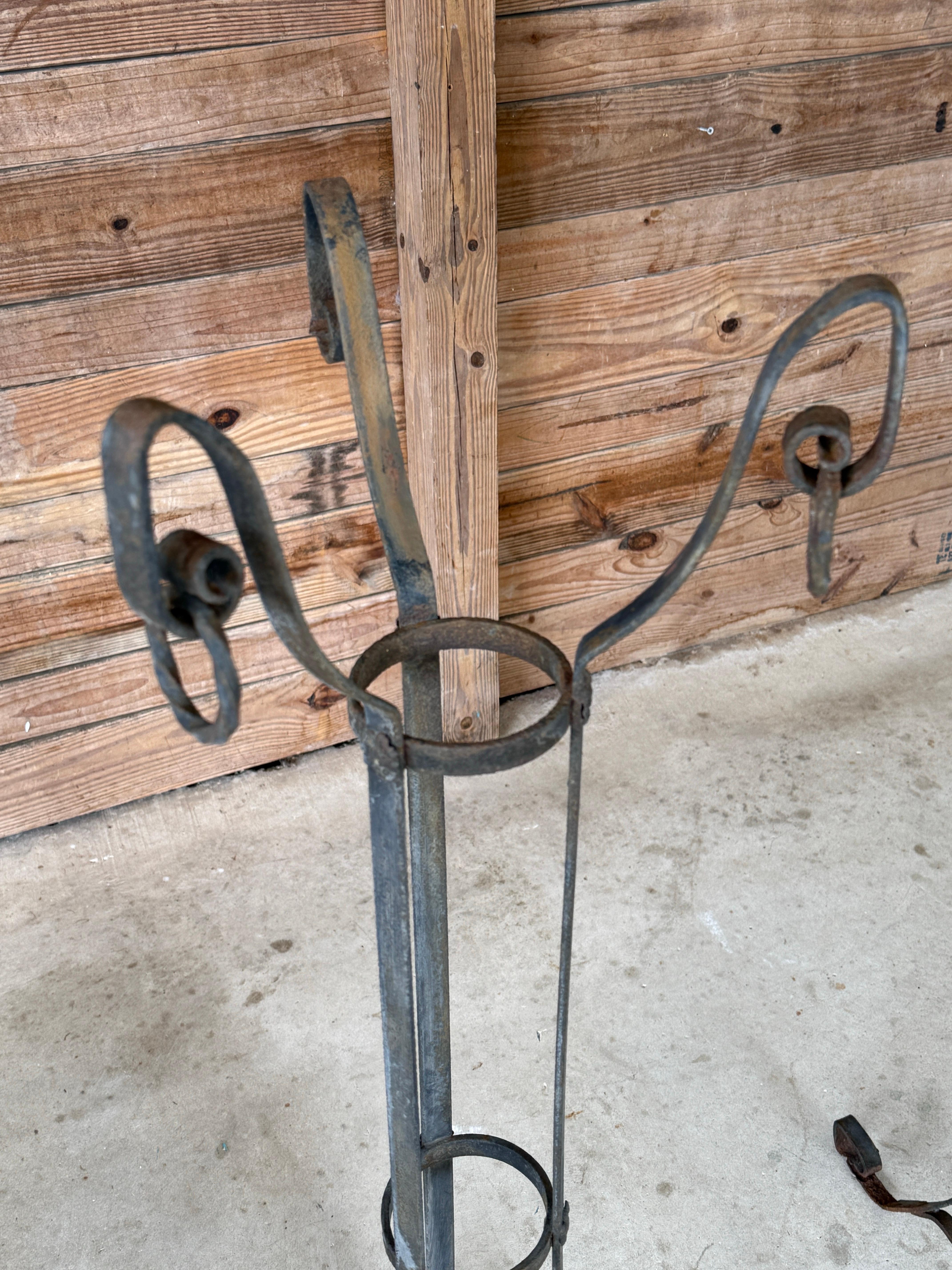 Fait main Anciennes Jardinières en Fer Forgé et Cuivre Patiné - Paire en vente