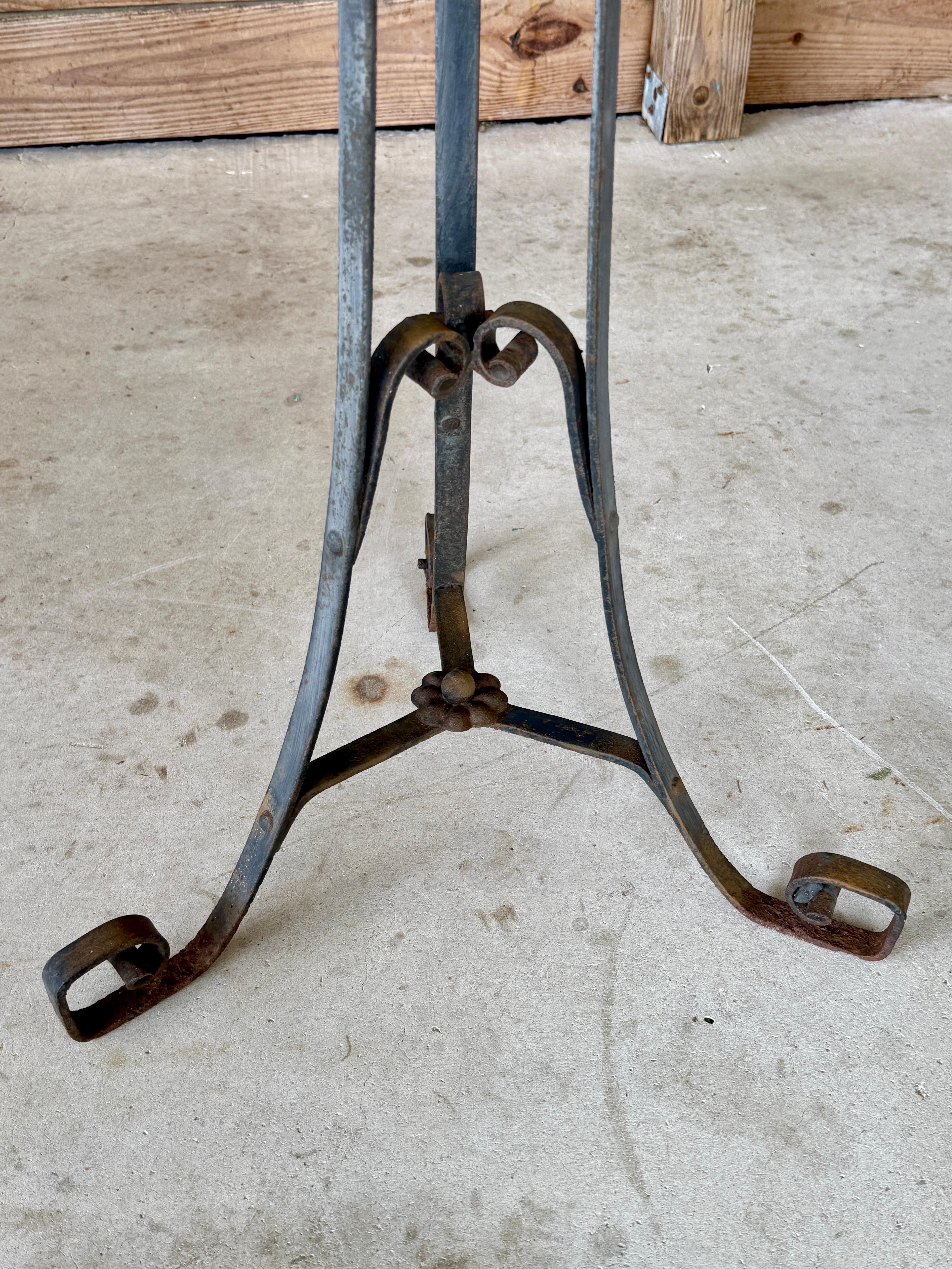 Métal Anciennes Jardinières en Fer Forgé et Cuivre Patiné - Paire en vente