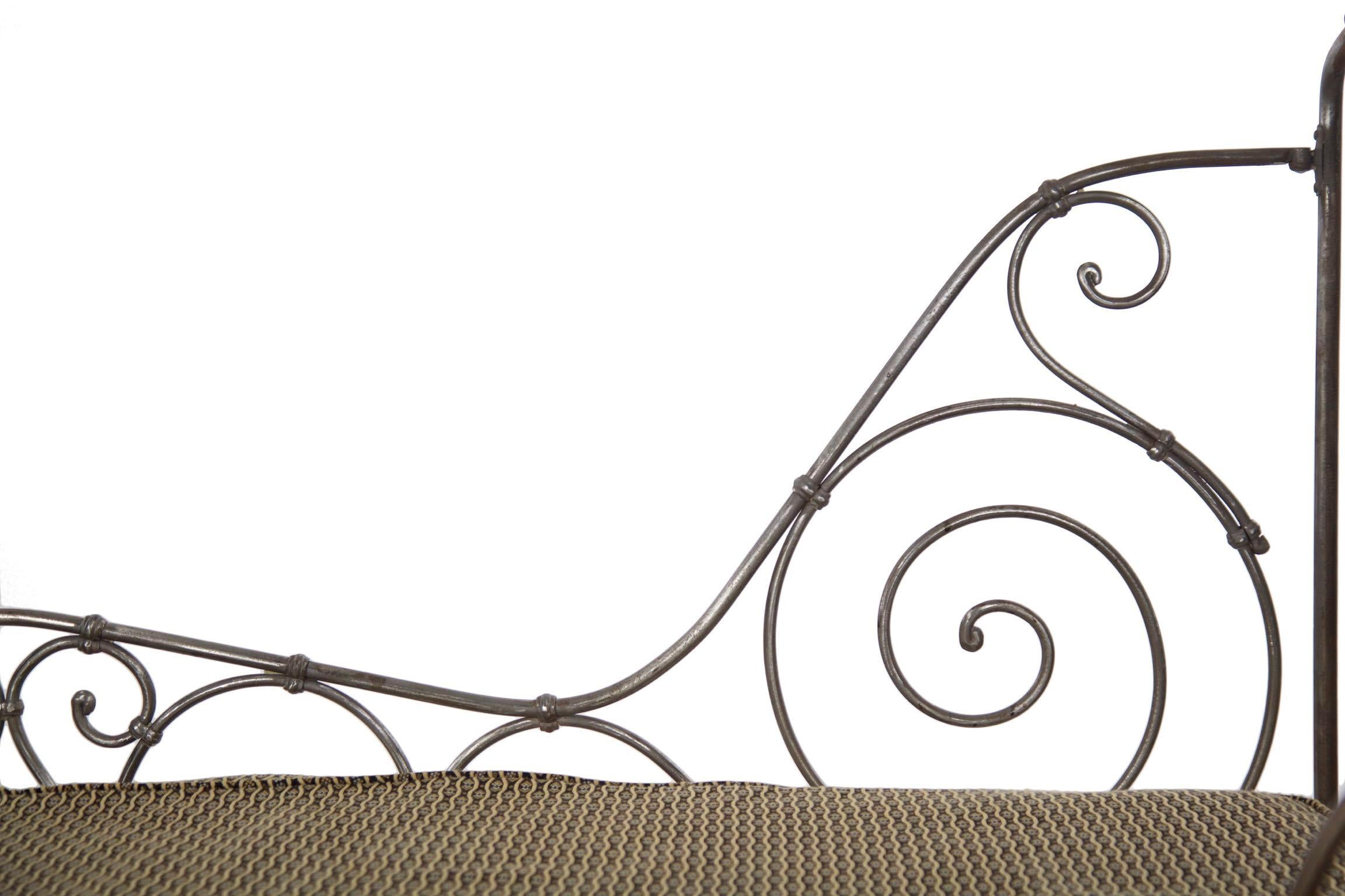 antique style daybed