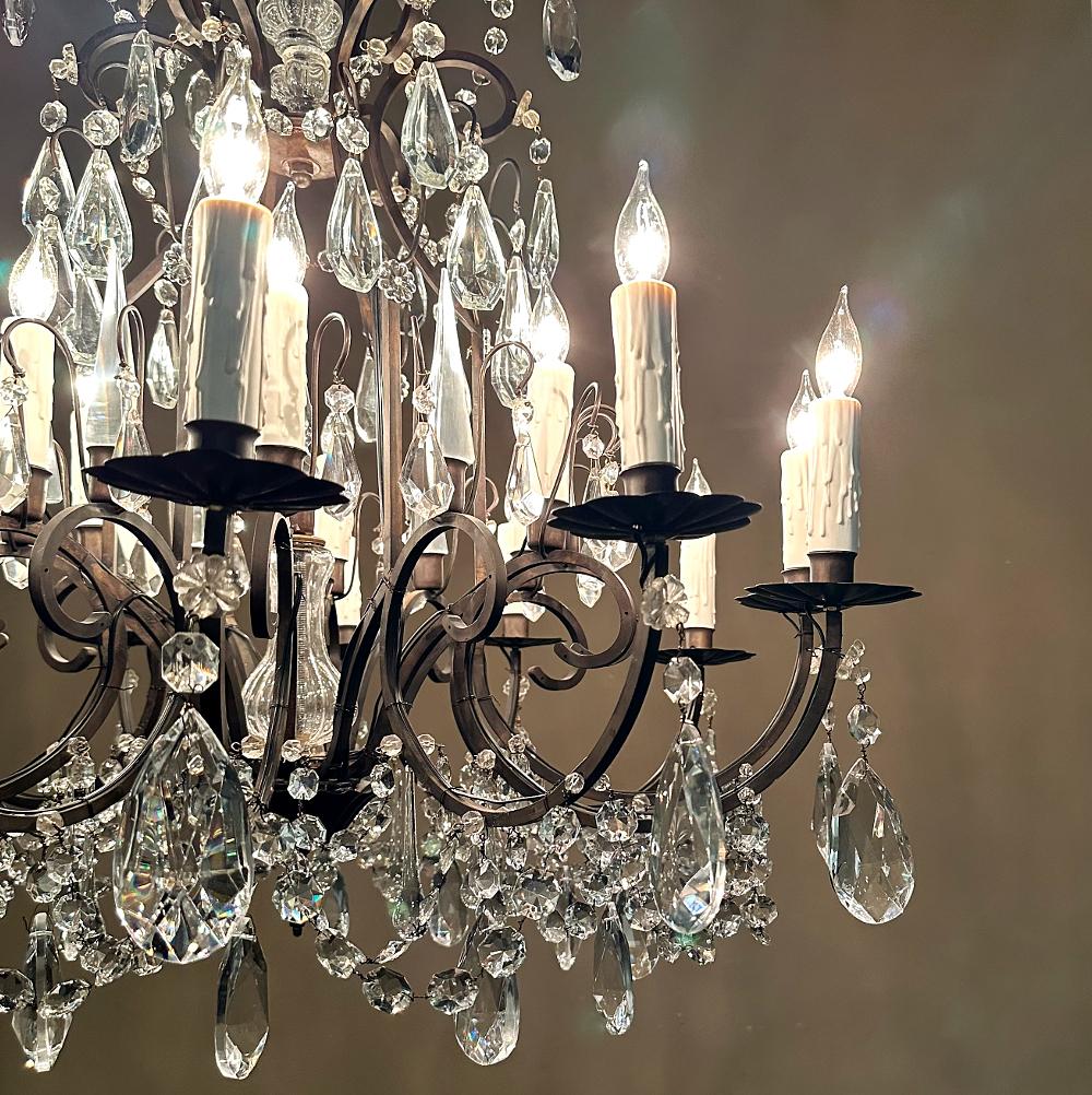 Antico lampadario francese in ferro battuto e cristallo in vendita 8