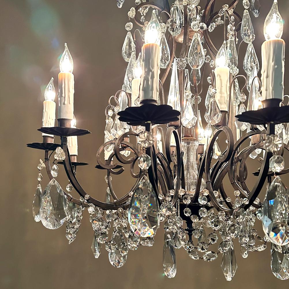 Antico lampadario francese in ferro battuto e cristallo in vendita 9