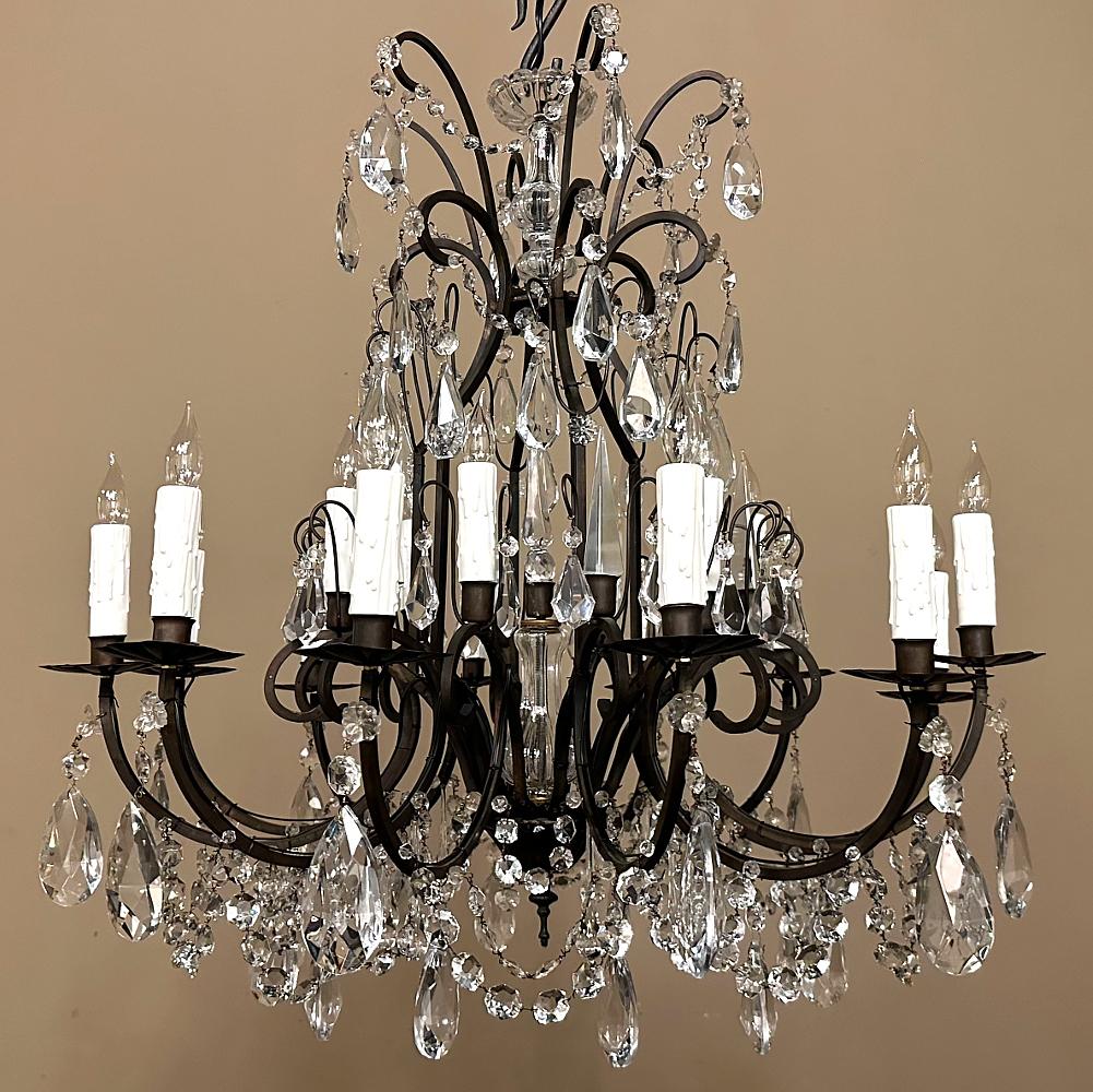 Belle Époque Antico lampadario francese in ferro battuto e cristallo in vendita