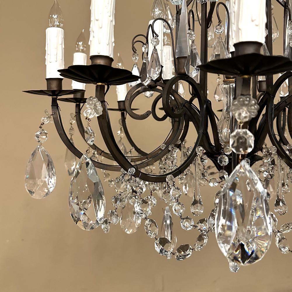 Antico lampadario francese in ferro battuto e cristallo in vendita 1