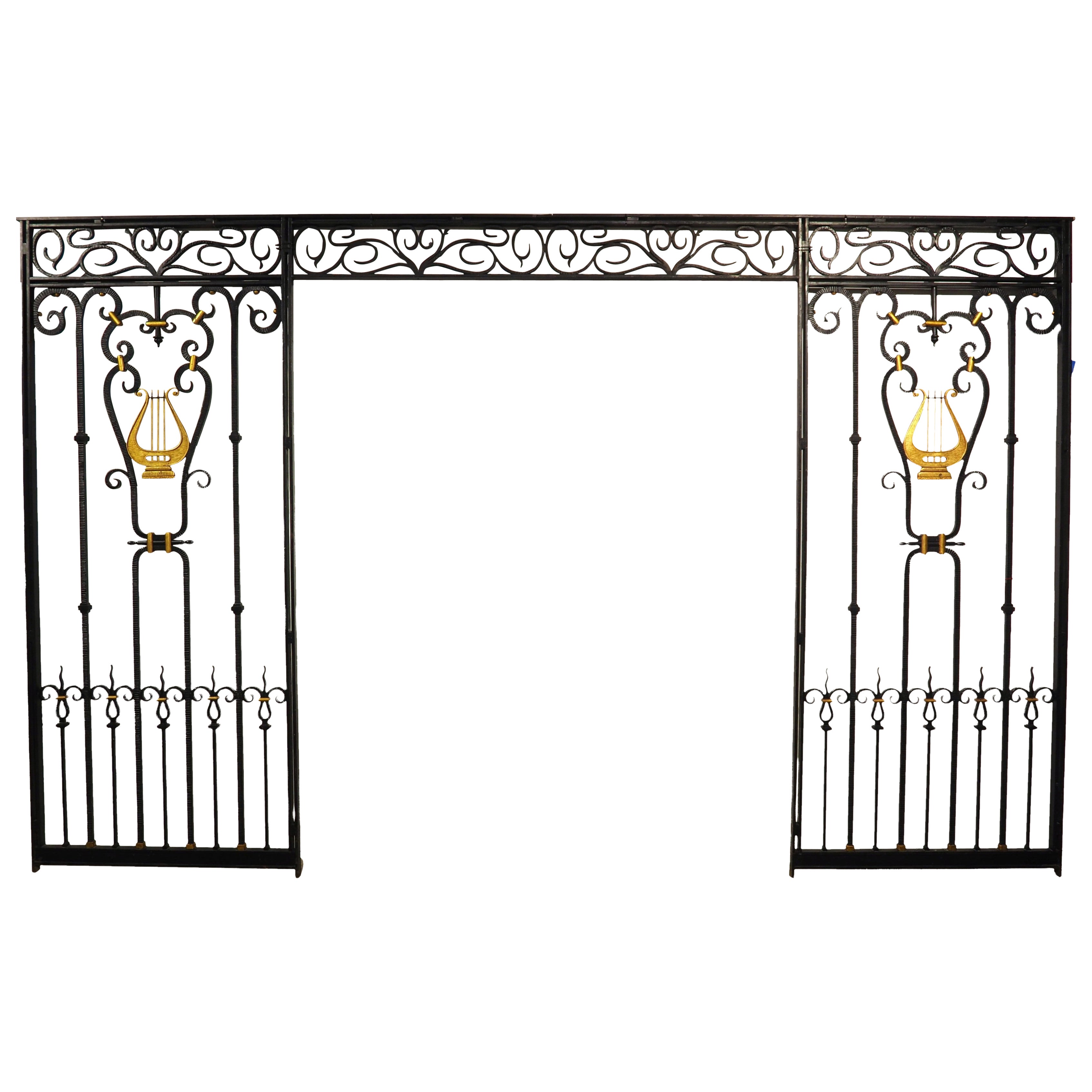 Antiguo marco de entrada francés de hierro forjado con decoración de lira dorada, c. 1920 en venta