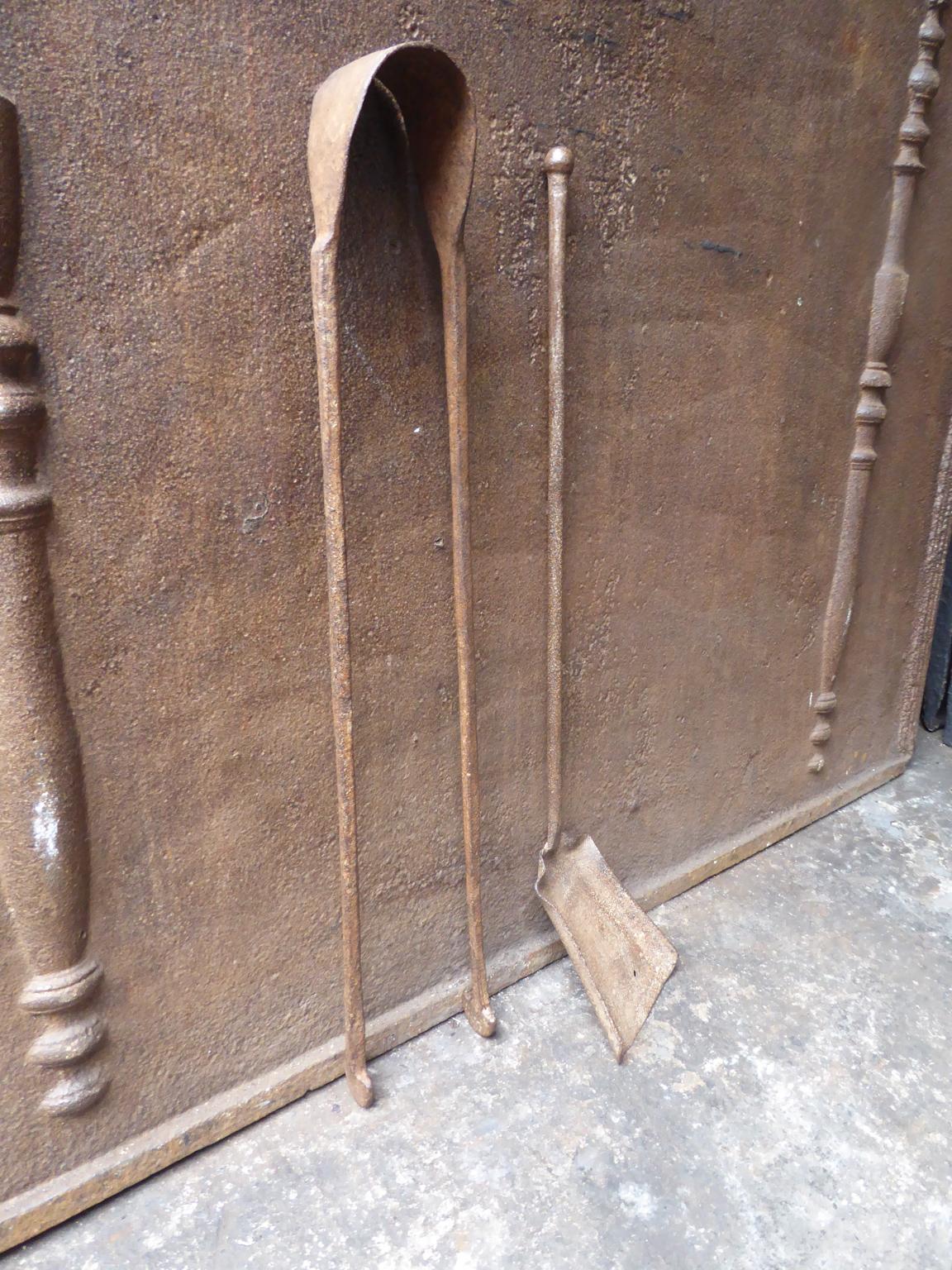 17th-18th century French Louis XV fireplace tool set consisting of fireplace tongs and a shovel. The fire irons are made of wrought iron. They are in a good condition and are fully functional.