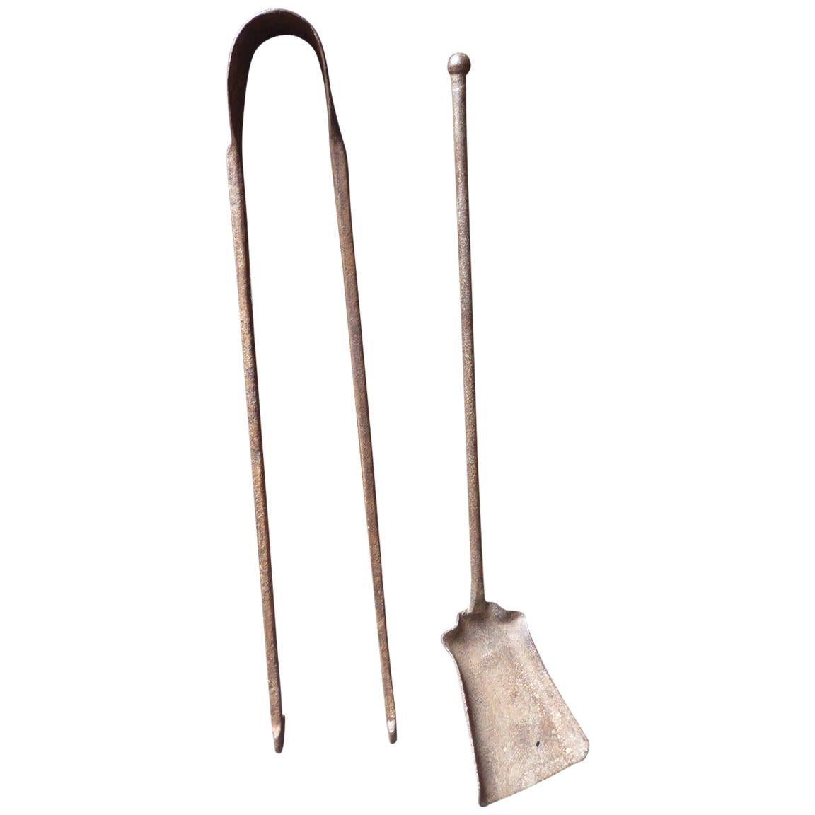 Outils ou outils de cheminée français anciens en fer forgé, 17e-18e siècle