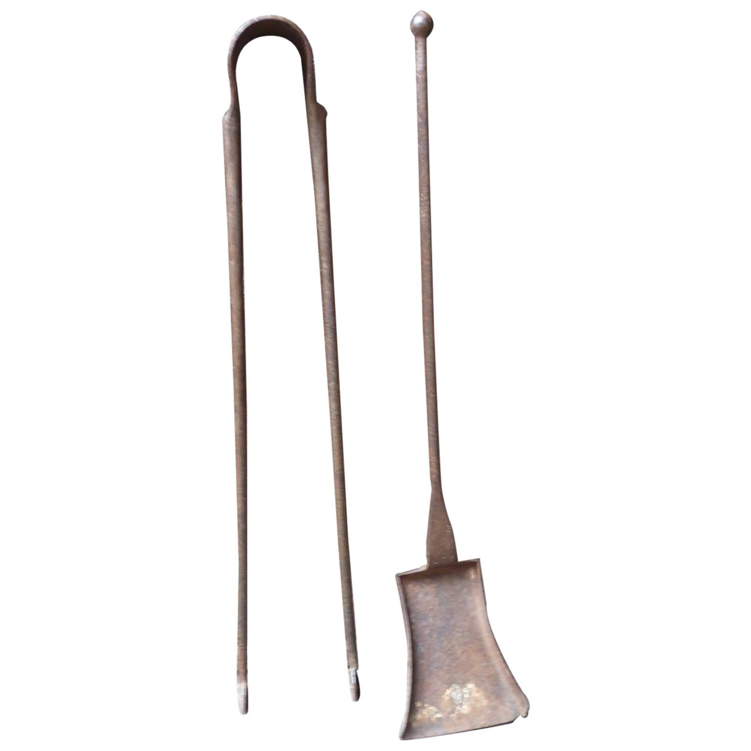 Outils ou outils de cheminée français anciens en fer forgé, 18ème siècle