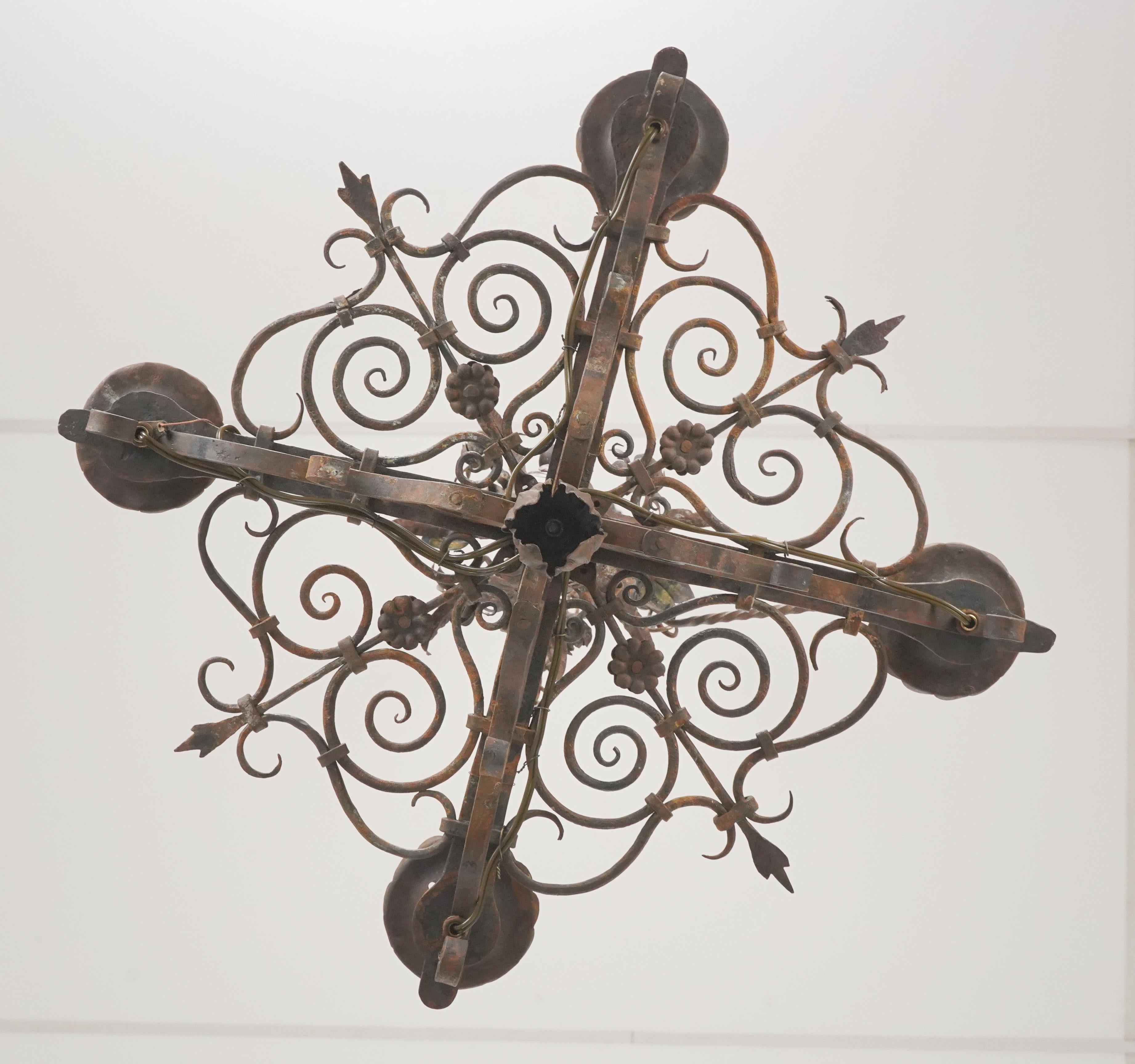 Antiguo candelabro francés de hierro forjado de cuatro brazos en venta 5