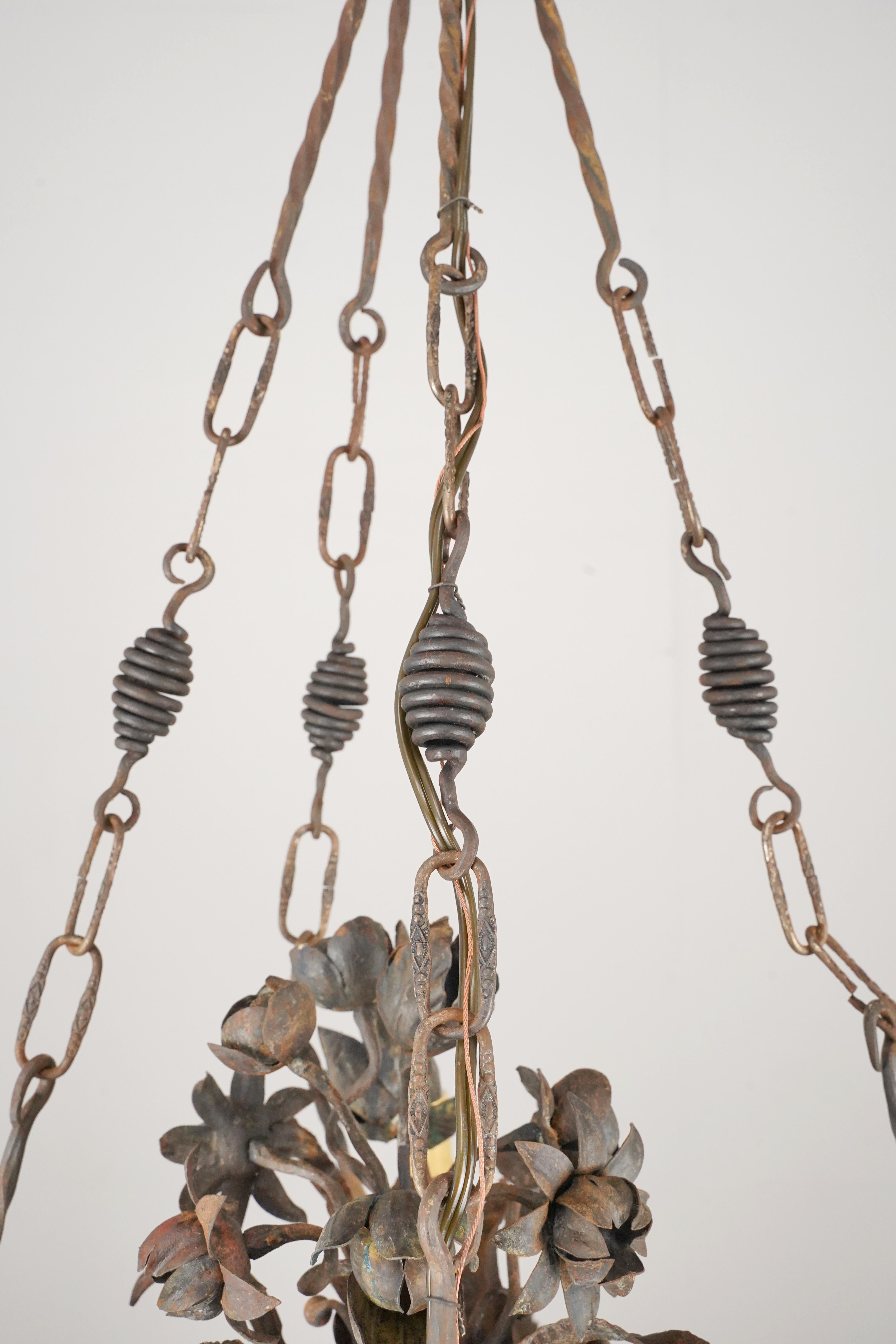 Antiguo candelabro francés de hierro forjado de cuatro brazos en venta 6