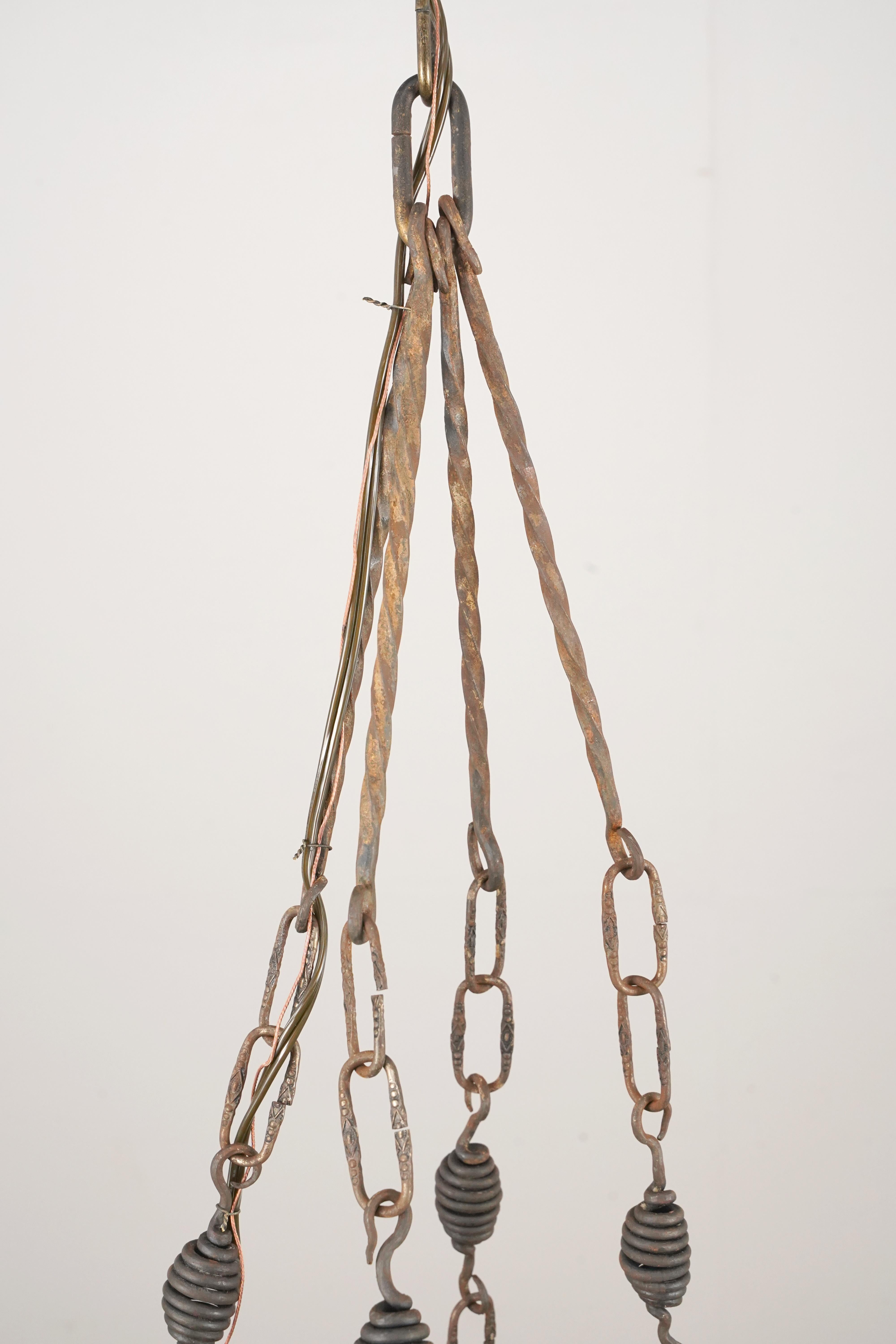 Antiguo candelabro francés de hierro forjado de cuatro brazos en venta 7