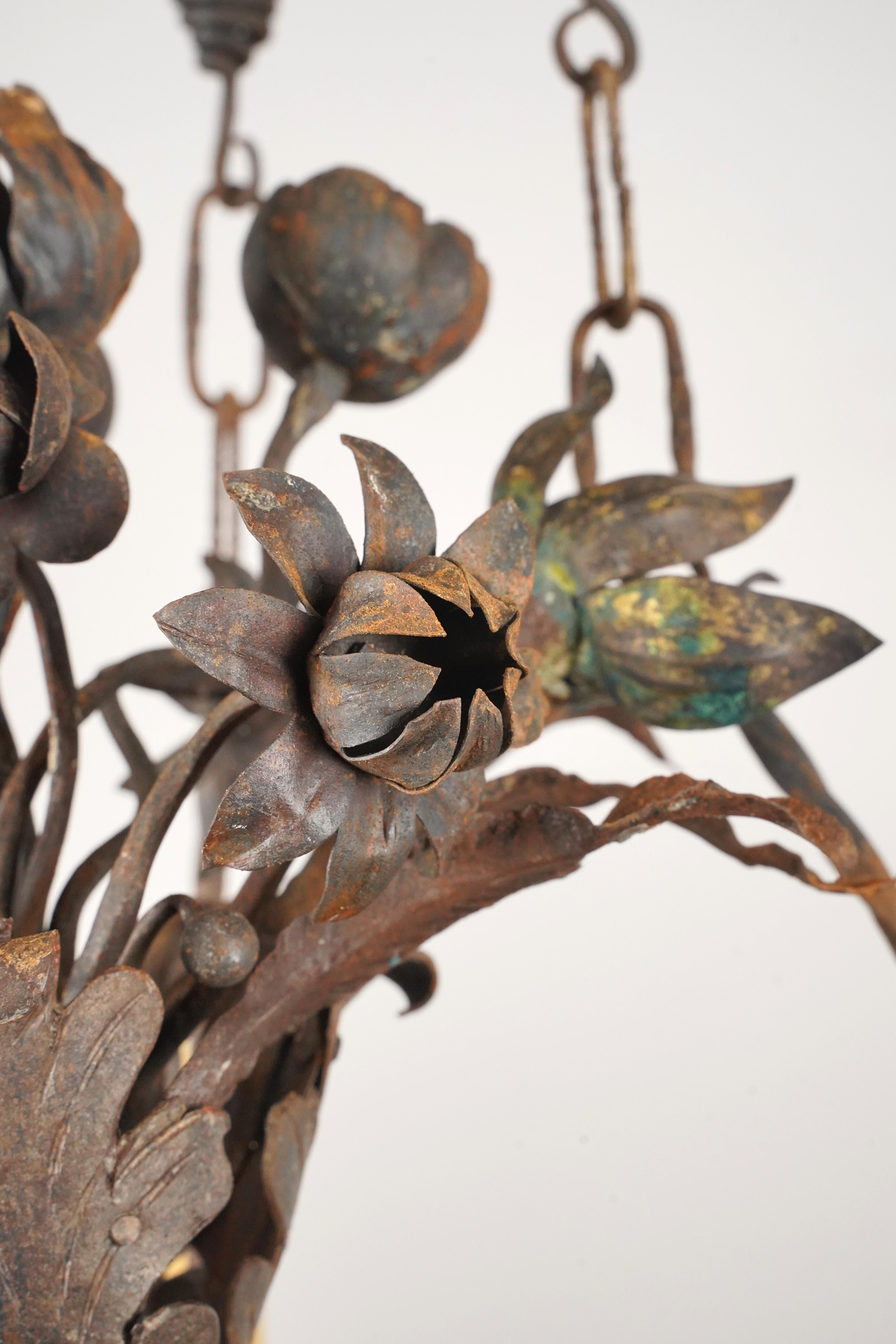 Antiguo candelabro francés de hierro forjado de cuatro brazos Acero en venta