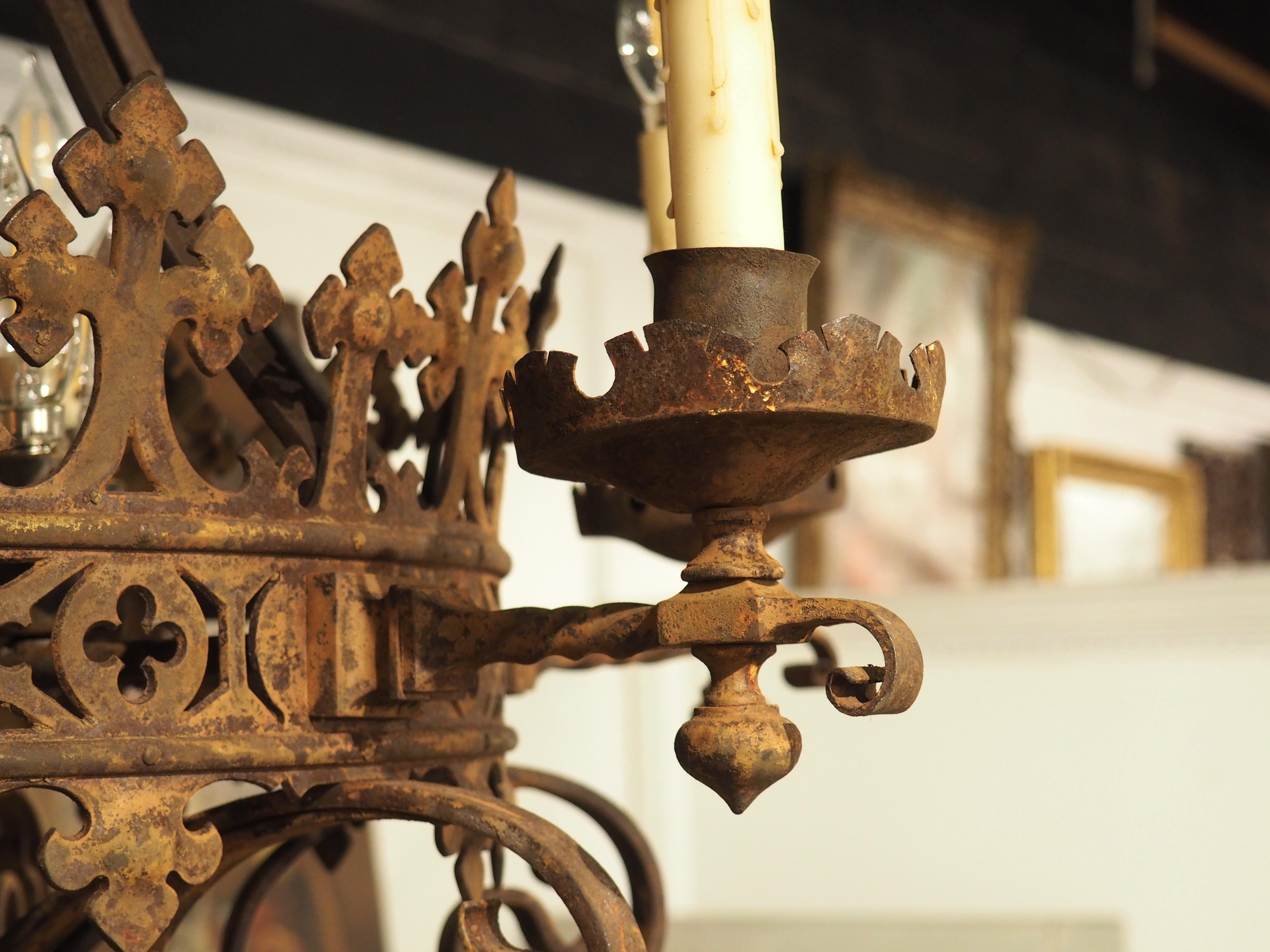 Antique French, lampadario in ferro battuto in stile gotico, CIRCA 1880 3
