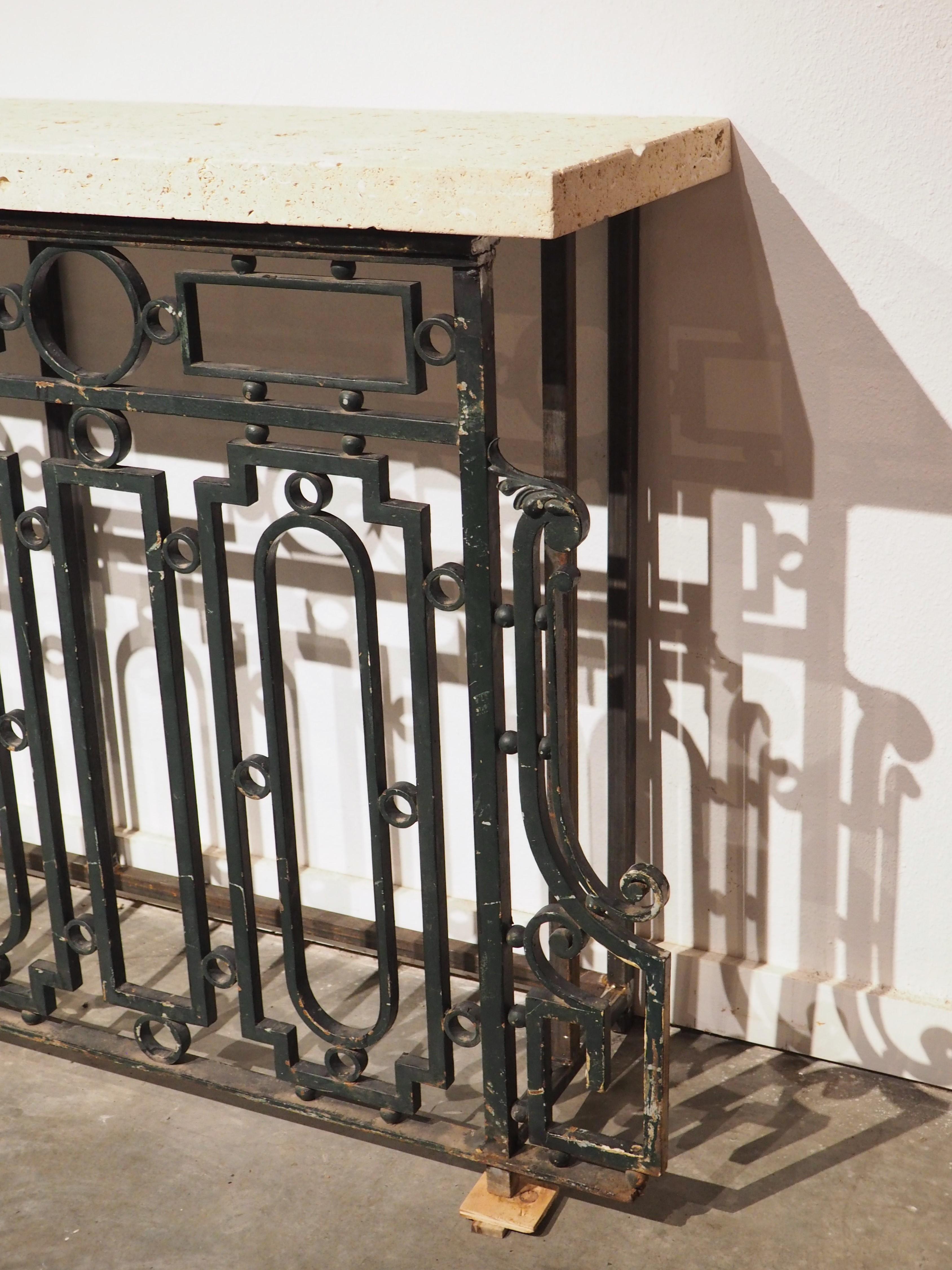 Ancienne console à rallonge en fer forgé français avec plateau en pierre de coquillage 8