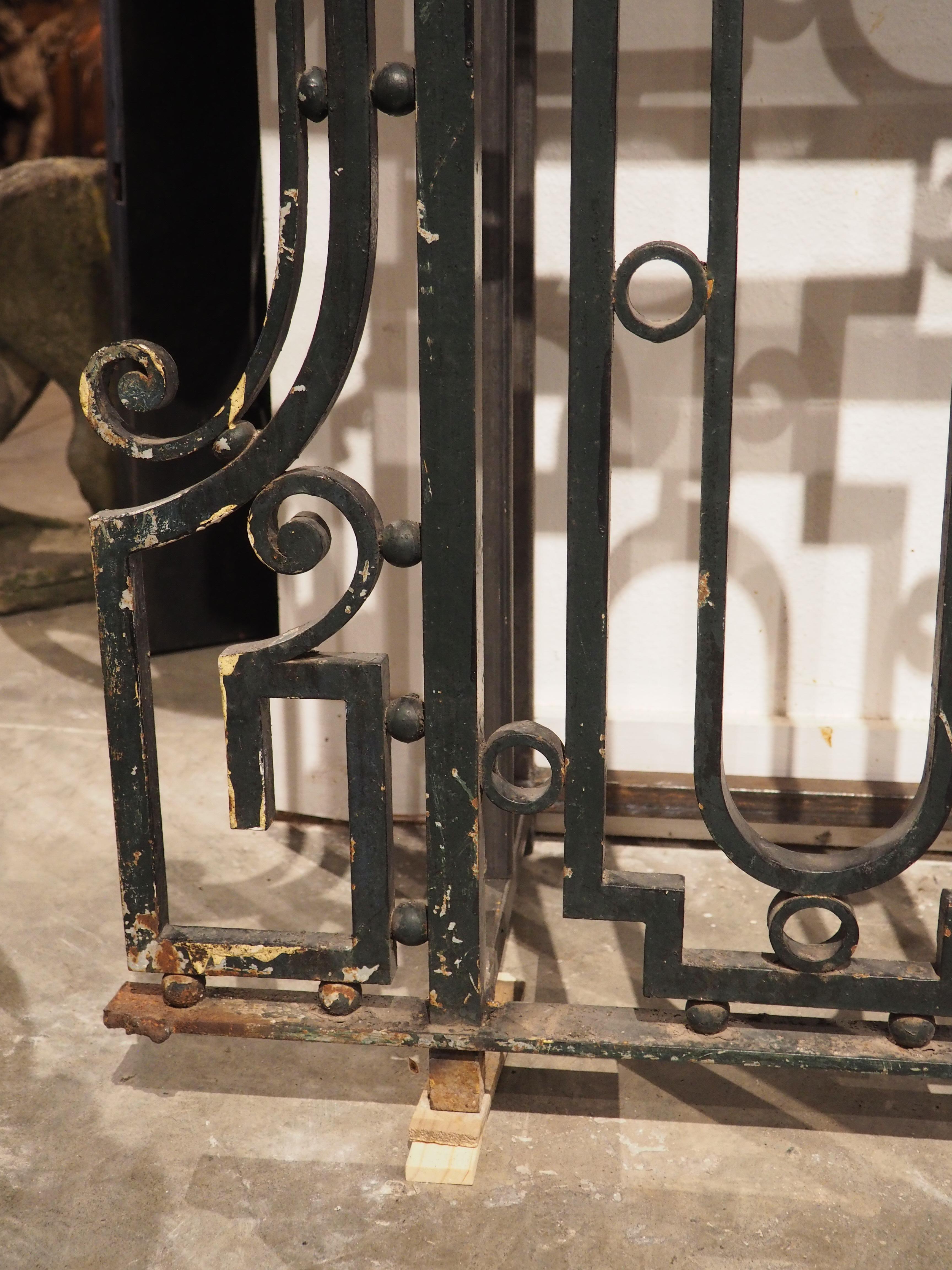 Ancienne console à rallonge en fer forgé français avec plateau en pierre de coquillage 1