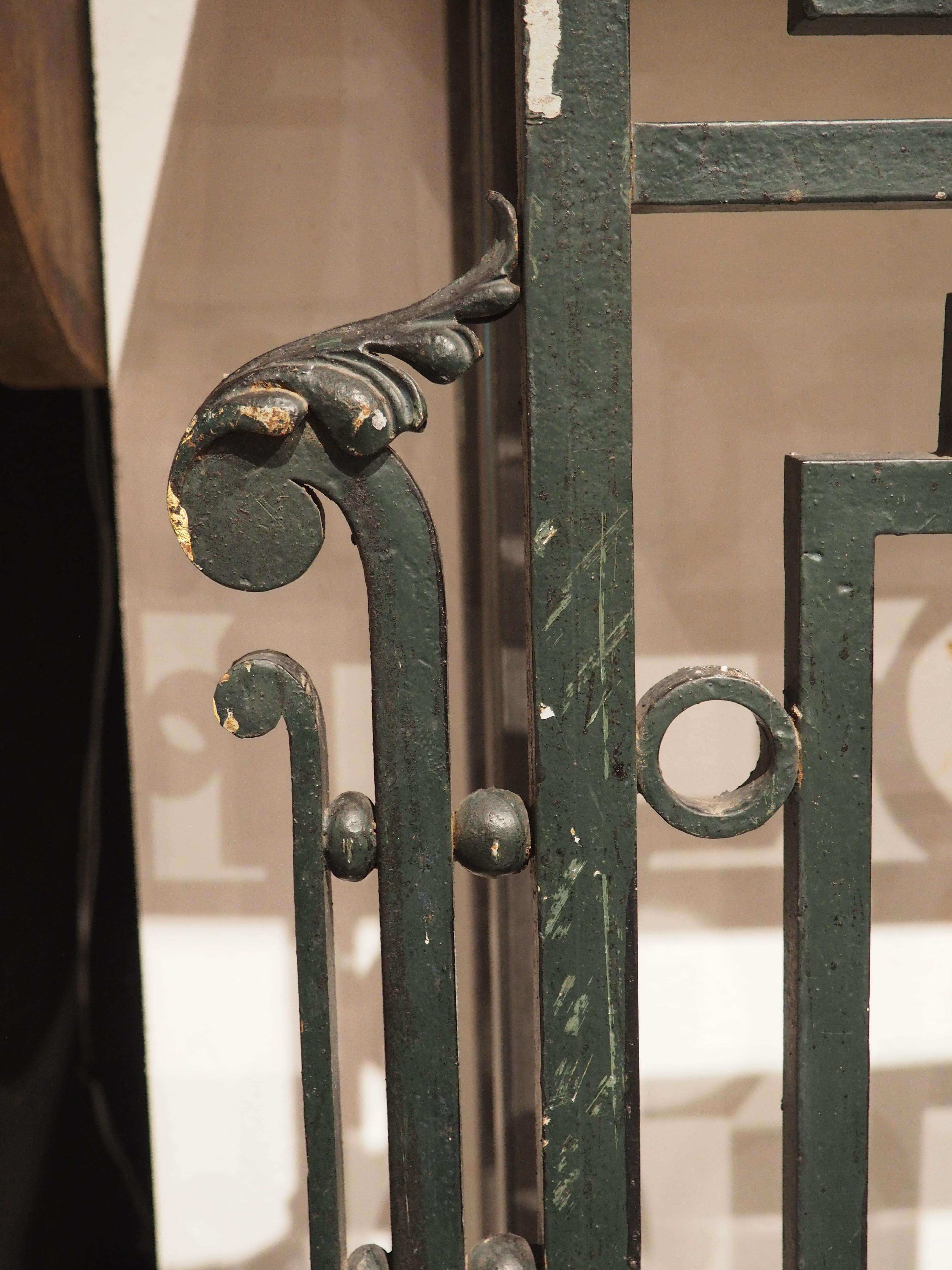 Ancienne console à rallonge en fer forgé français avec plateau en pierre de coquillage 2