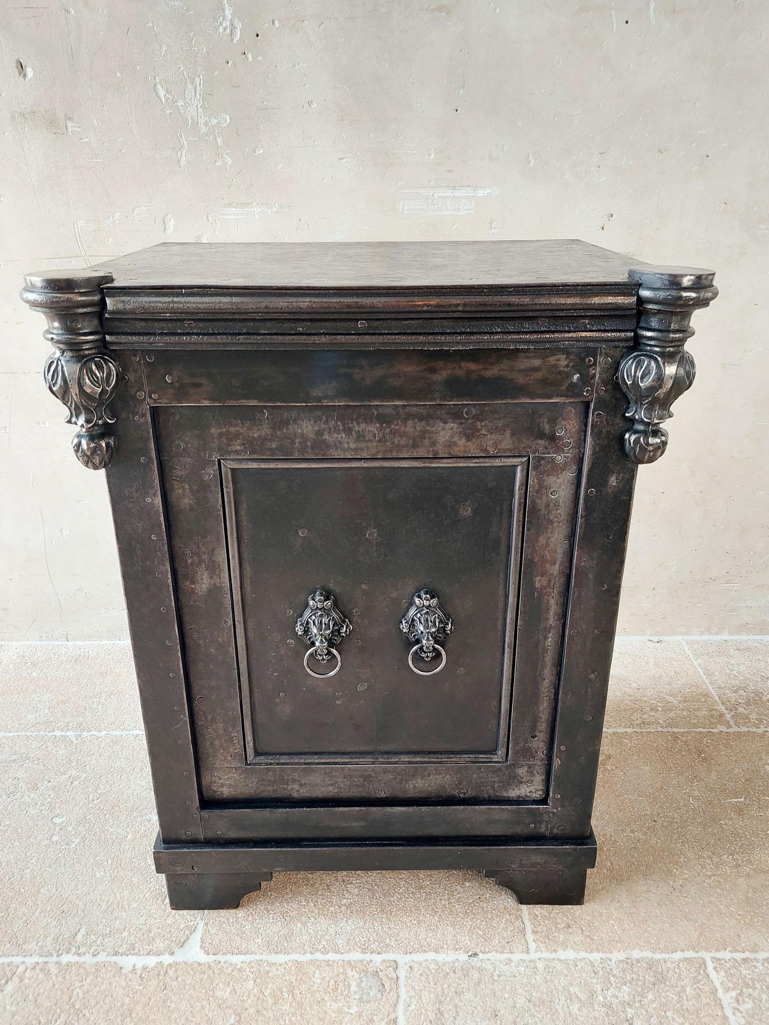 Antique French wrought iron safe, 1870 In Good Condition In Baambrugge, NL