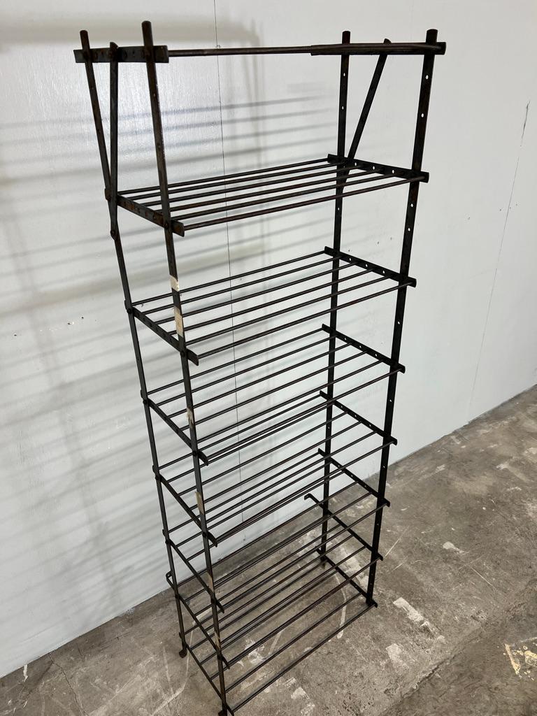 Etagère de rangement ancienne en fer forgé français Bon état - En vente à Markington, GB