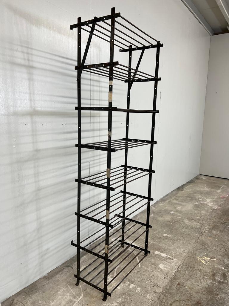 XIXe siècle Etagère de rangement ancienne en fer forgé français en vente
