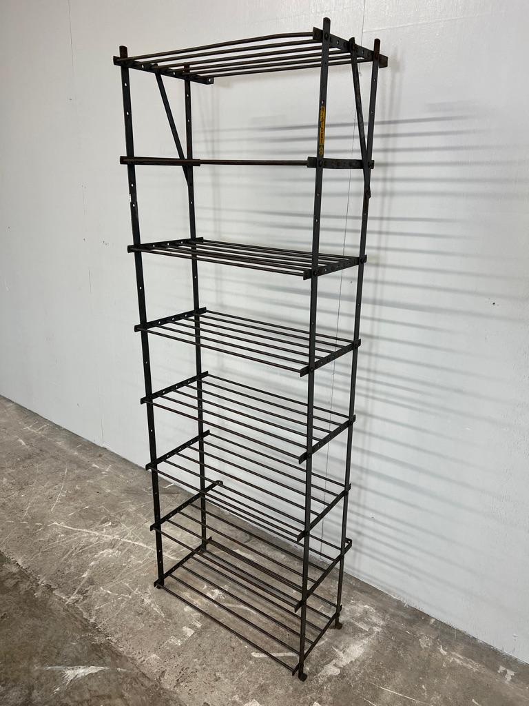 Etagère de rangement ancienne en fer forgé français en vente 1