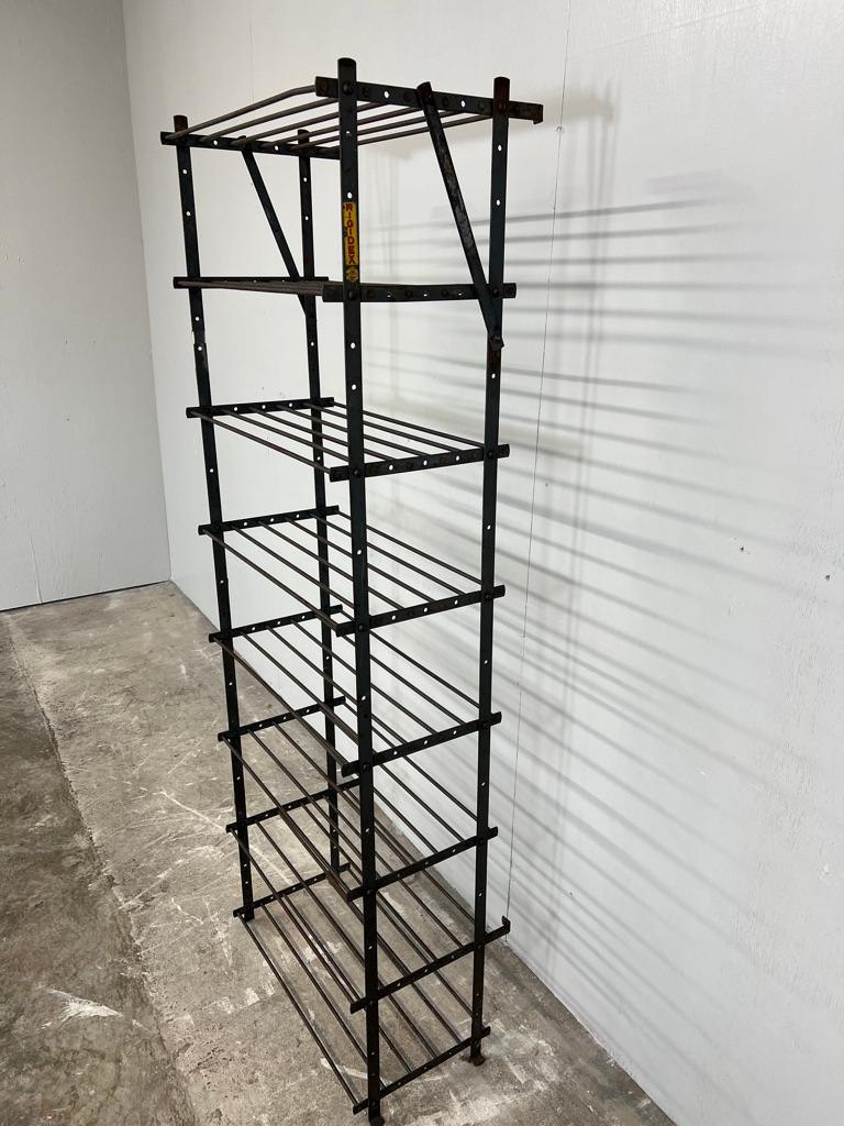 Etagère de rangement ancienne en fer forgé français en vente 2