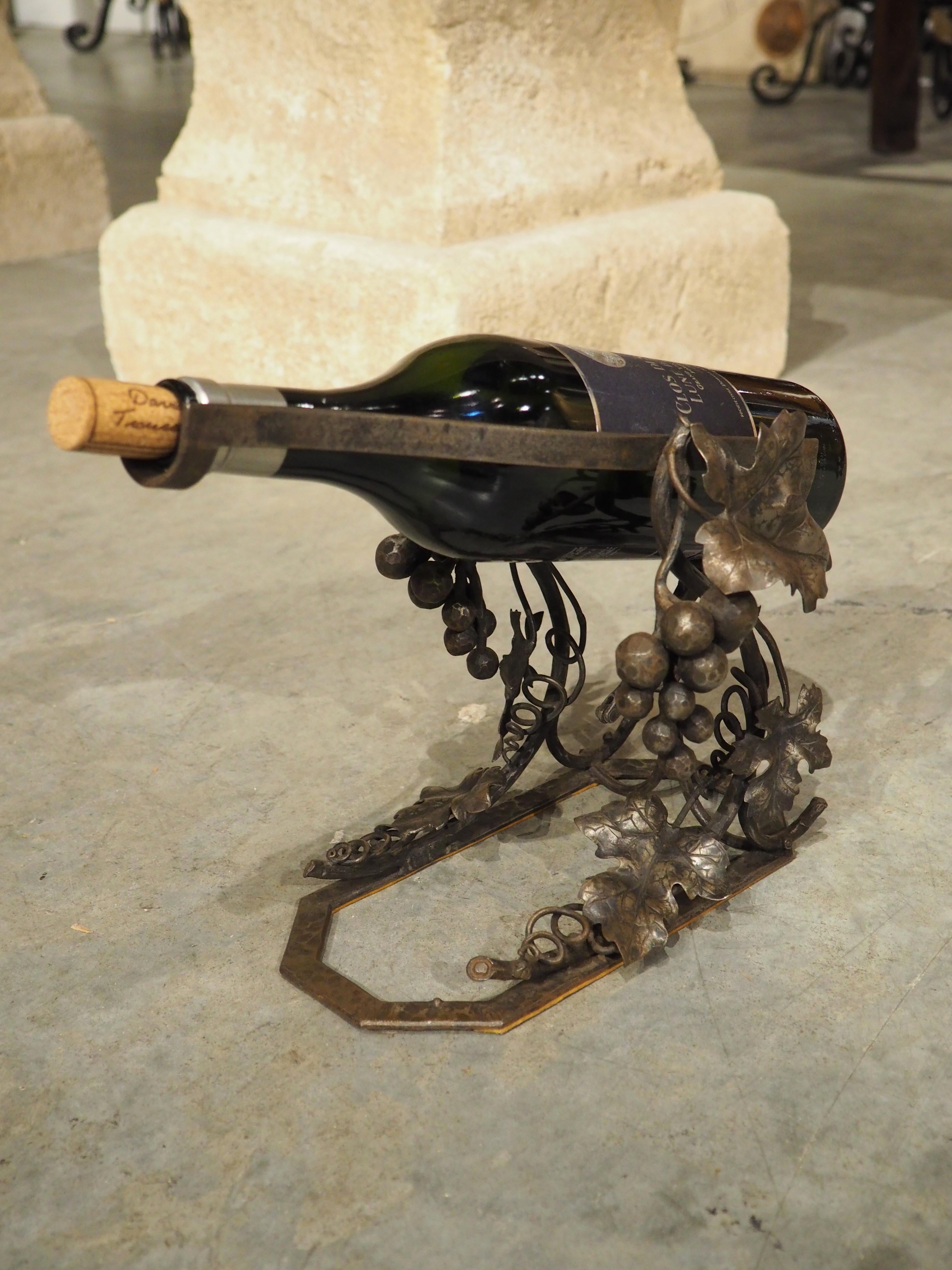 Bouteille de bouteille de vin française ancienne en fer forgé, vers 1900 en vente 1