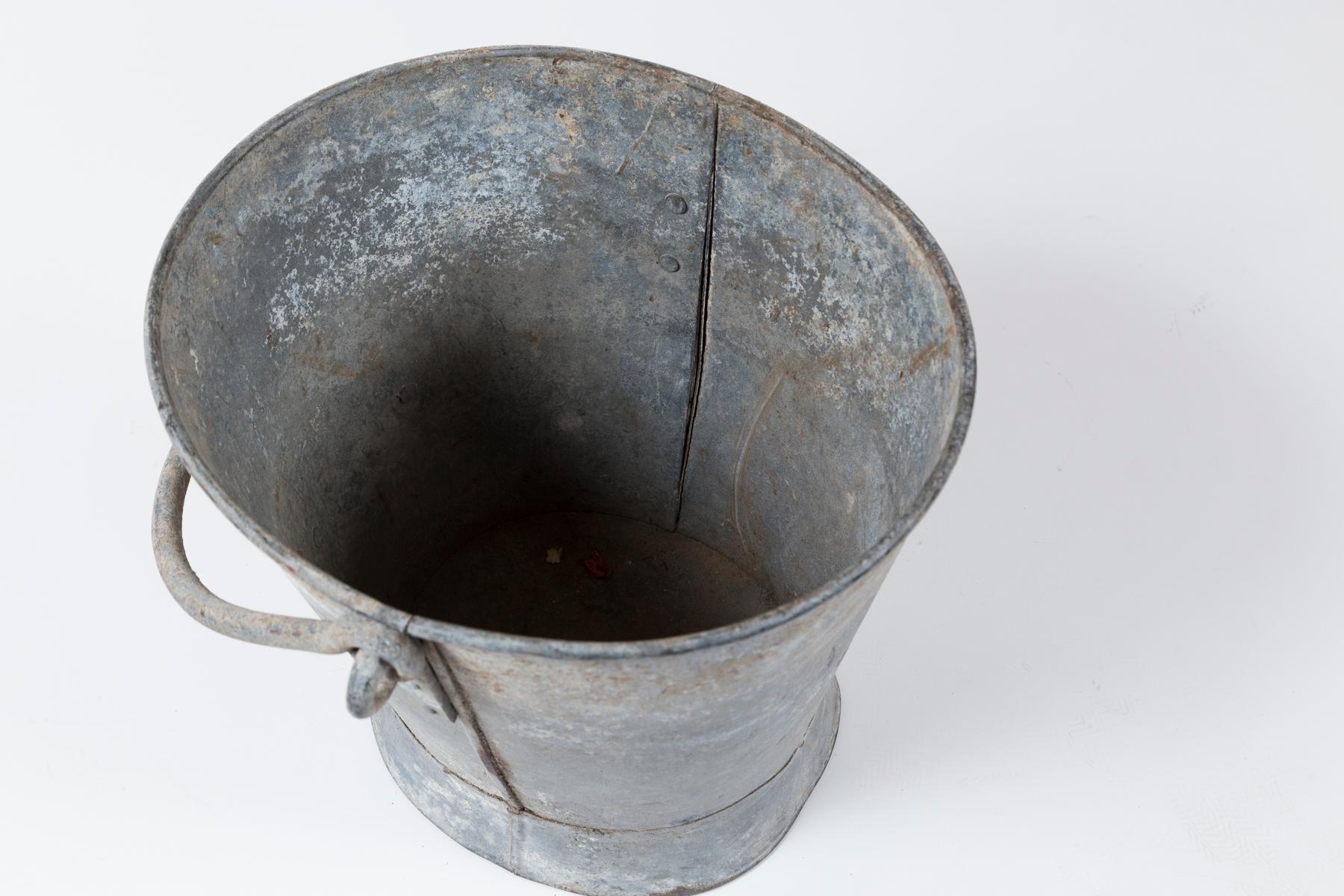 Antique French Zinc Milk Bucket, early 20th Century For Sale 4