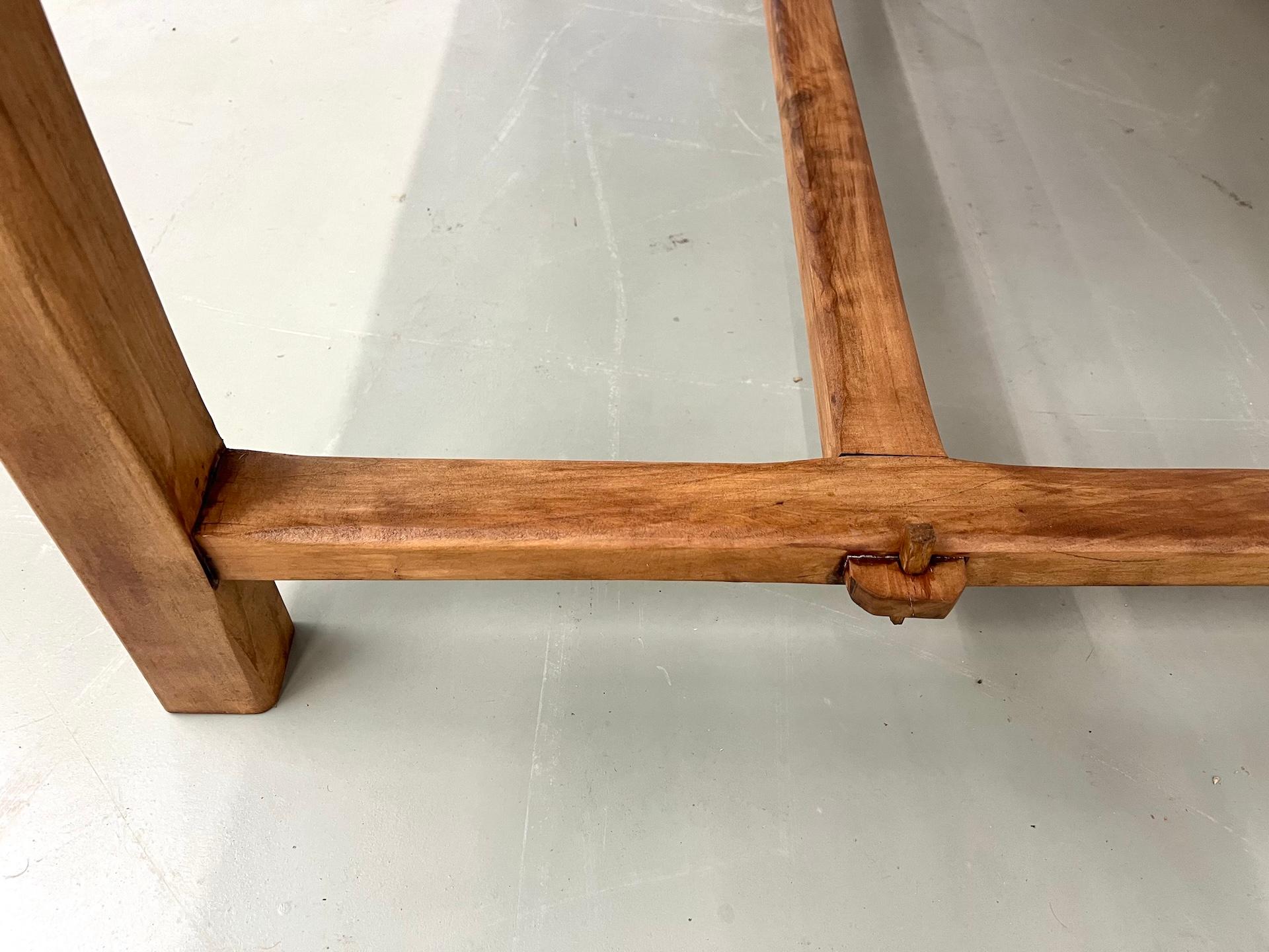Ancienne table de ferme française en bois de cerisier massif en vente 3