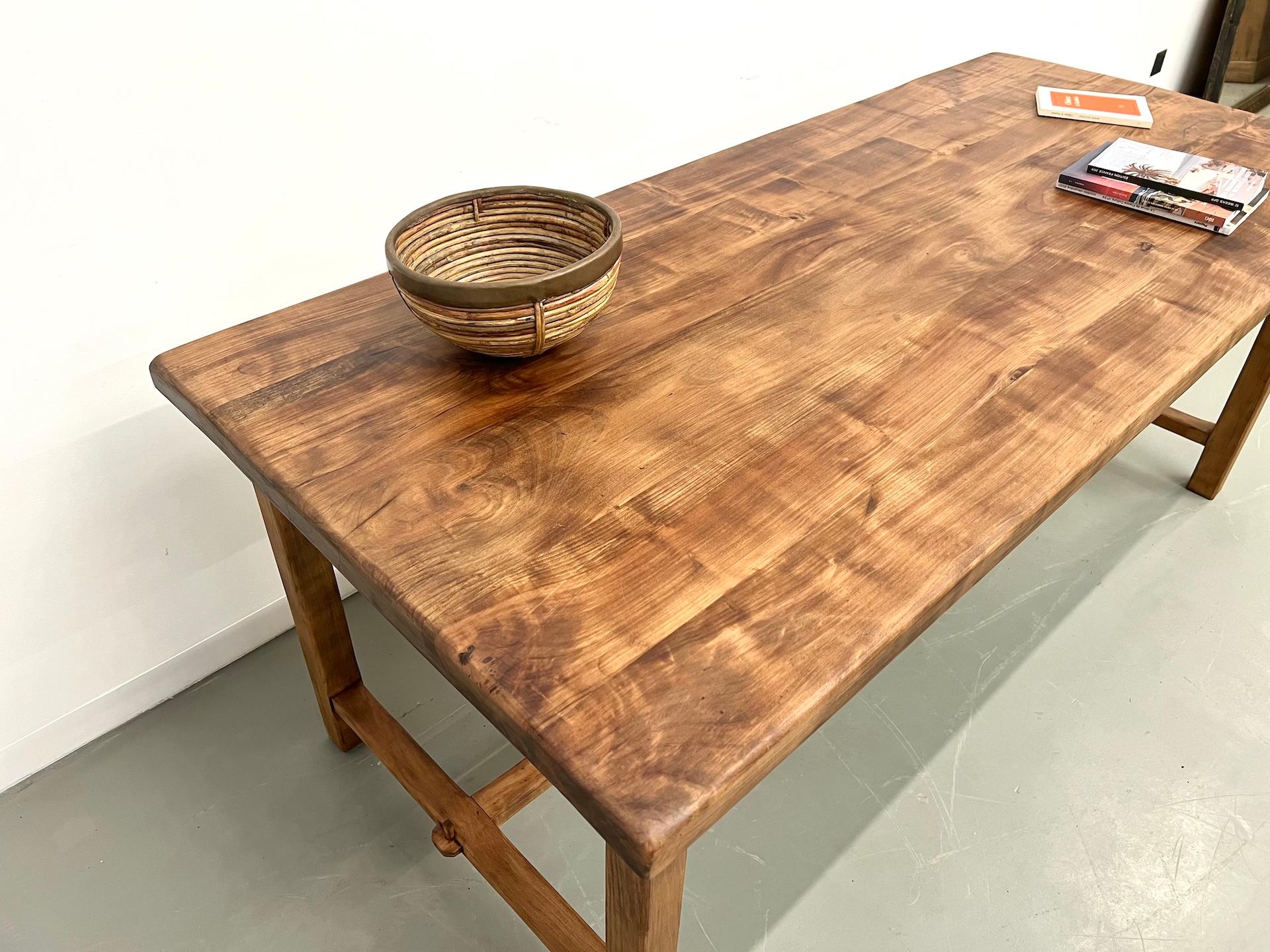 Ancienne table de ferme française en bois de cerisier massif en vente 5