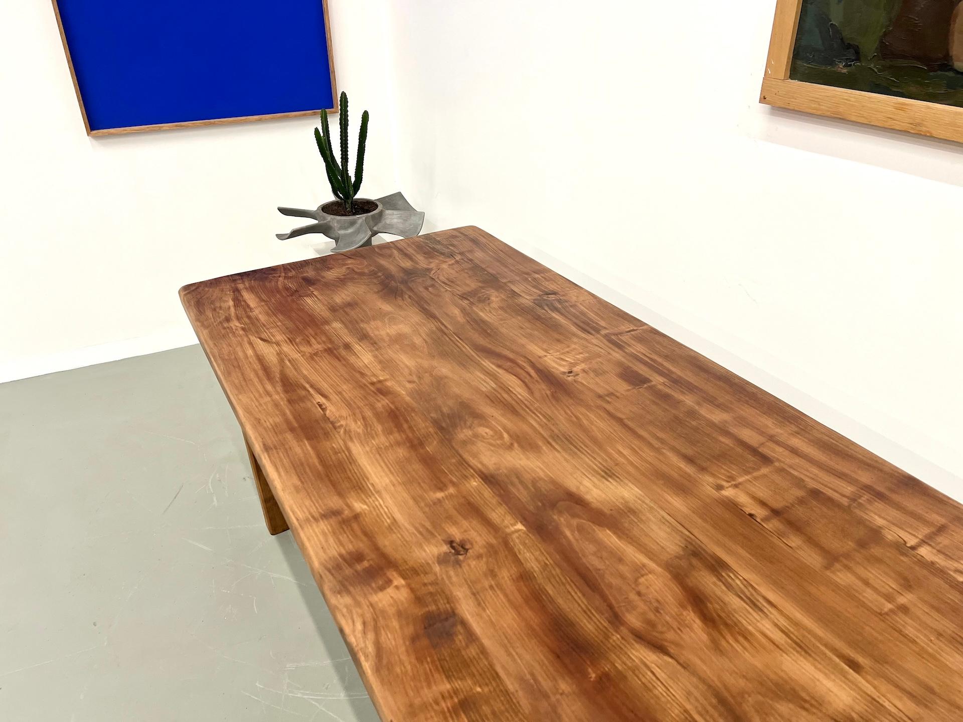 Ancienne table de ferme française en bois de cerisier massif en vente 8