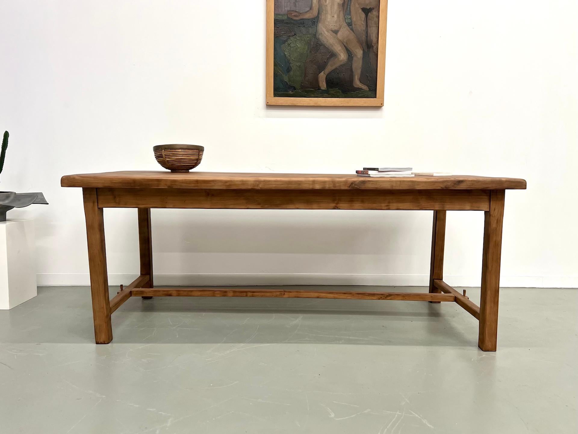 Français Ancienne table de ferme française en bois de cerisier massif en vente