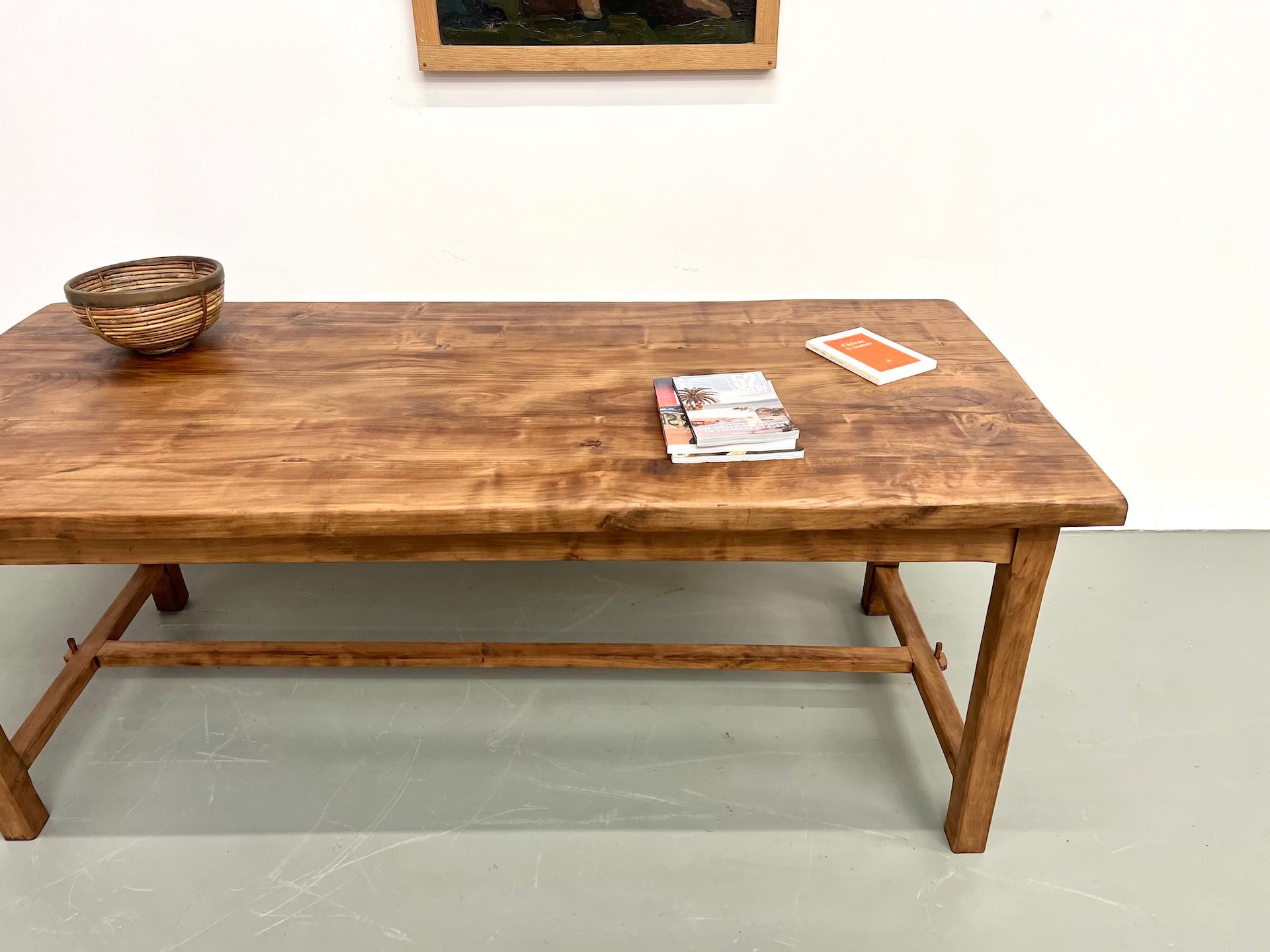 Milieu du XXe siècle Ancienne table de ferme française en bois de cerisier massif en vente