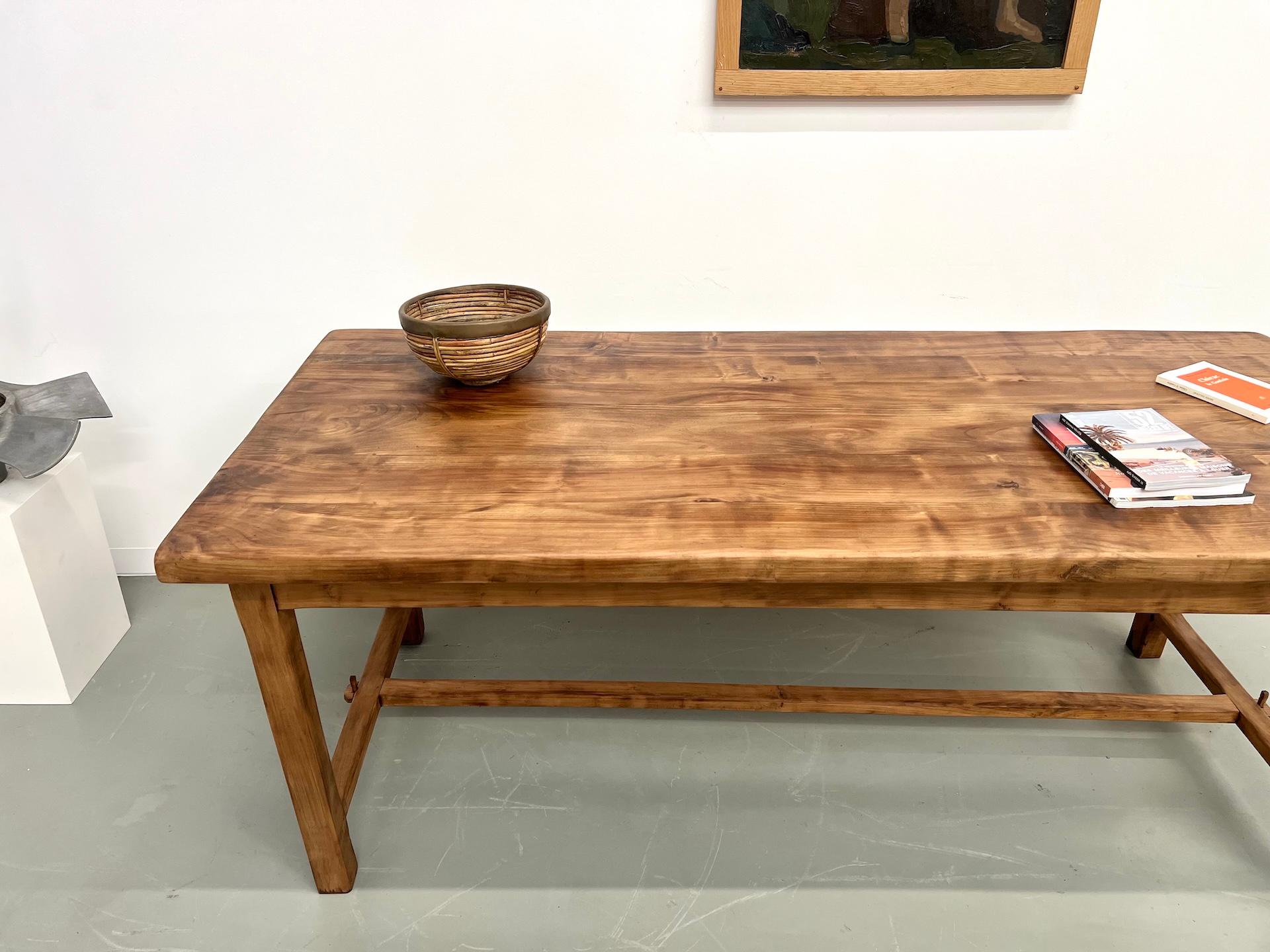 Cerise Ancienne table de ferme française en bois de cerisier massif en vente