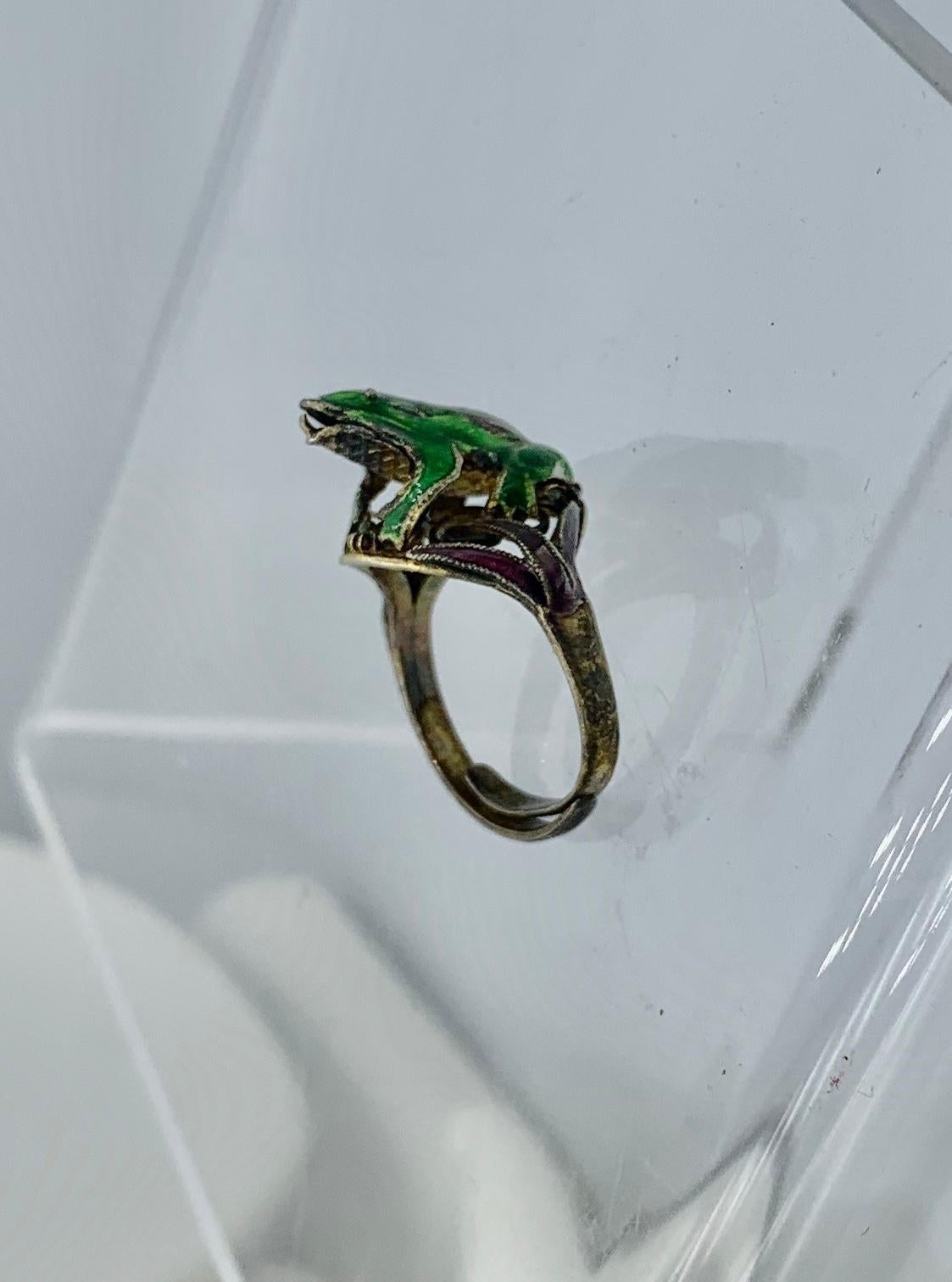 Antique Frog Ring Green Enamel Three Dimensional Silver Art Deco For Sale 1