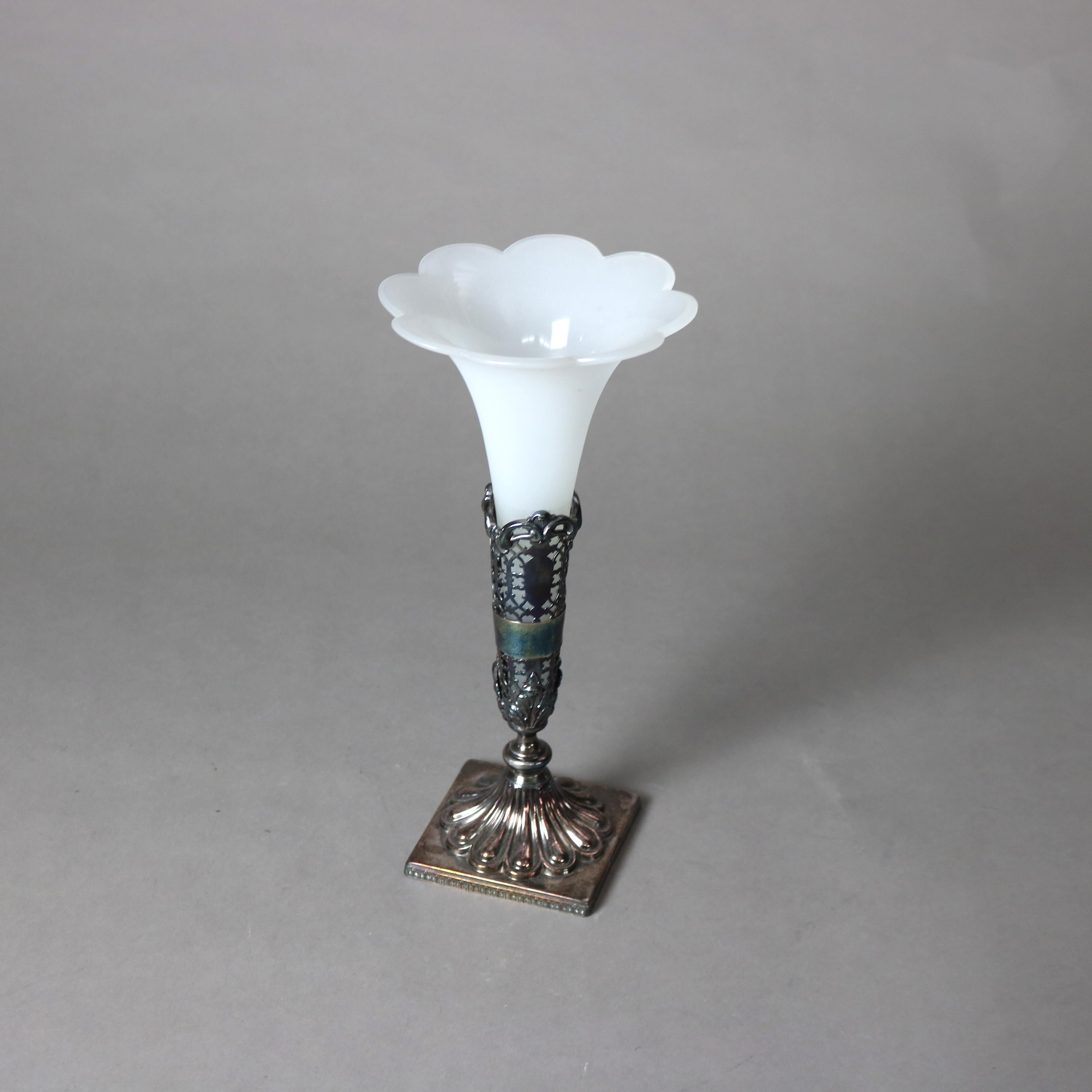 Placcato argento Vaso antico in vetro smerigliato e placcato in argento C1910 in vendita