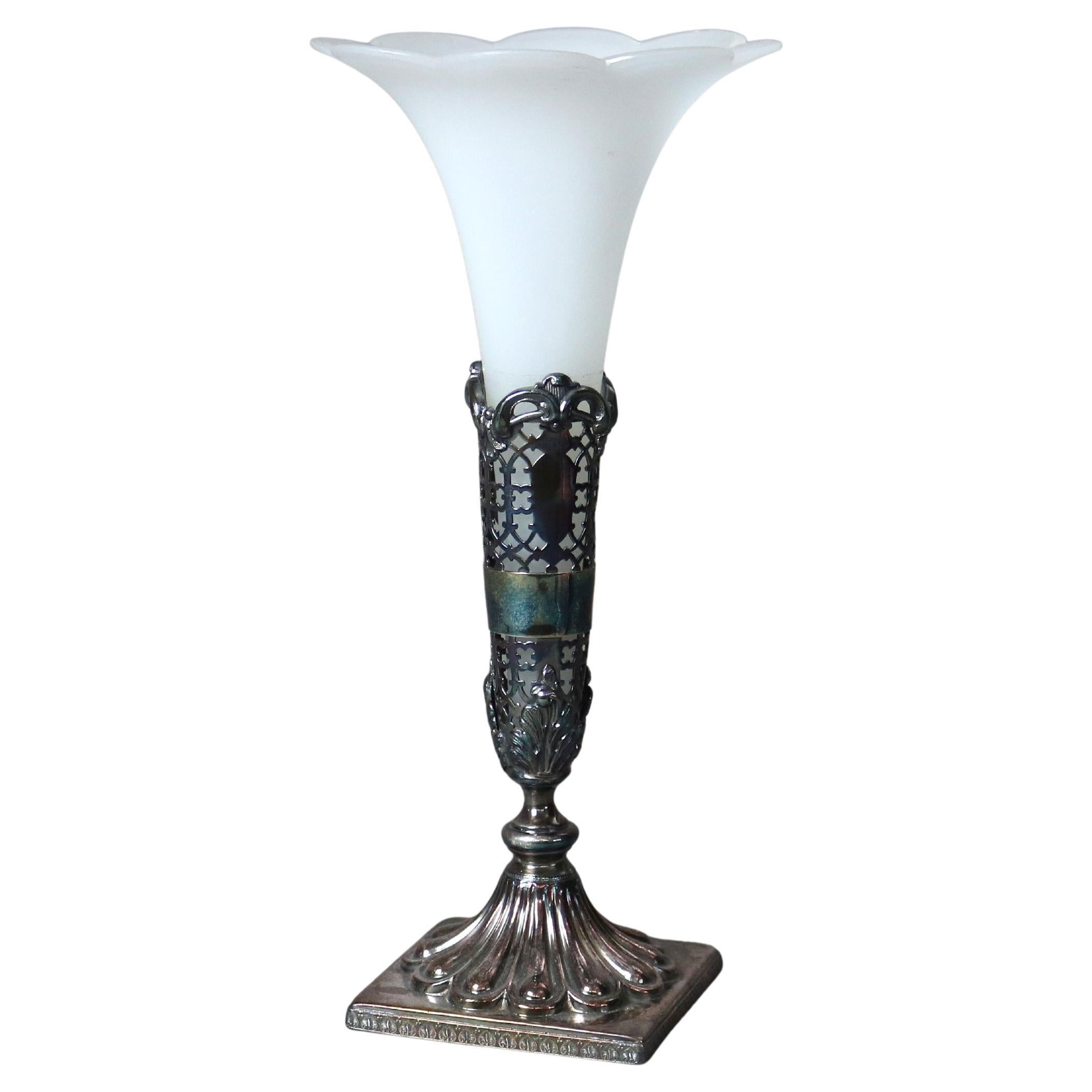 Jarrón antiguo de vidrio esmerilado y baño de plata C1910