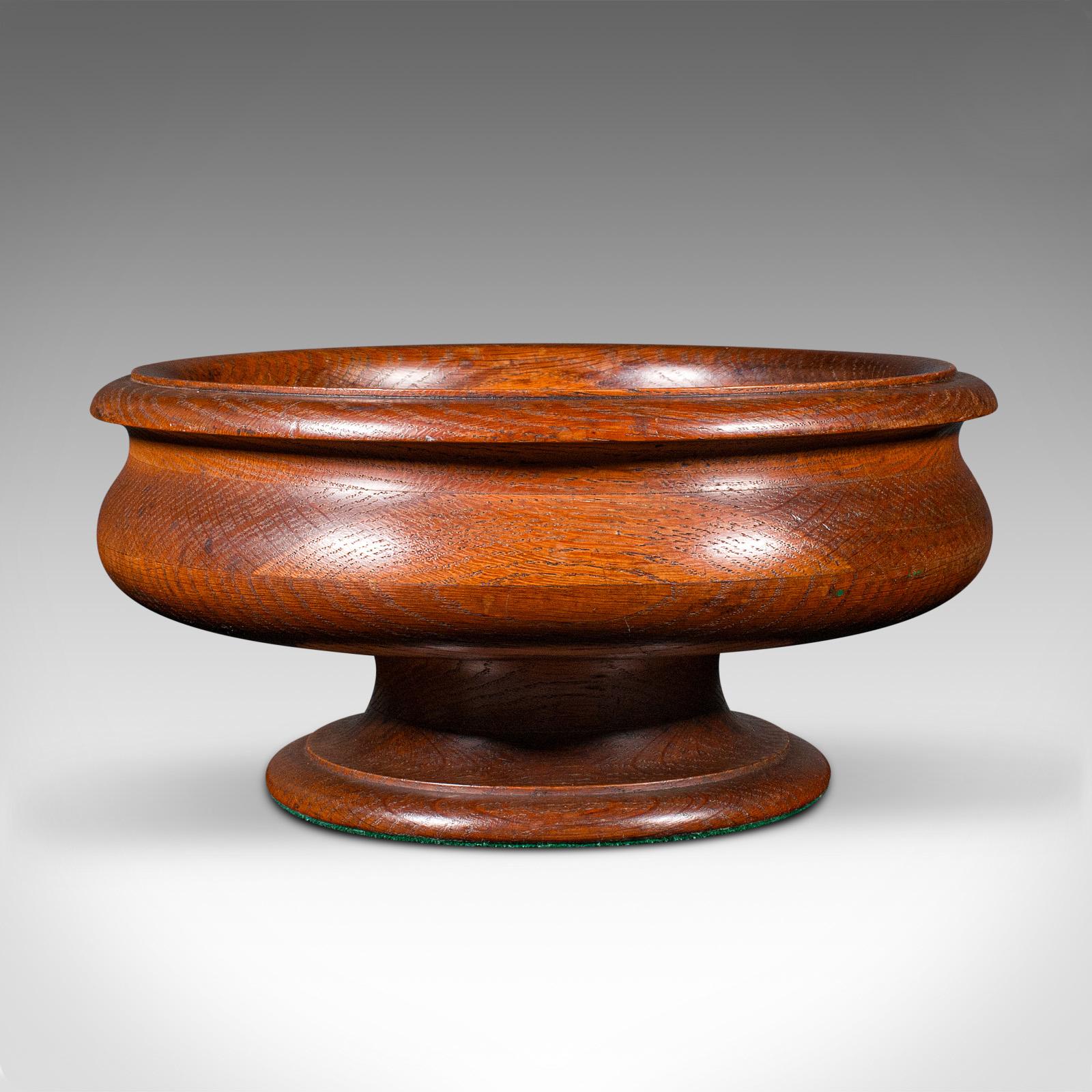 This is an antique fruit bowl. An English, turned oak display dish in Arts & Crafts taste, dating to the late Victorian period, circa 1900.

Classically appealing example of turned craftsmanship
Displays a desirable aged patina and in good