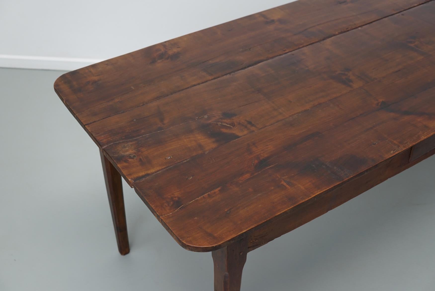 Tavolo da pranzo rustico francese del XIX secolo, in legno di frutto antico in vendita 7