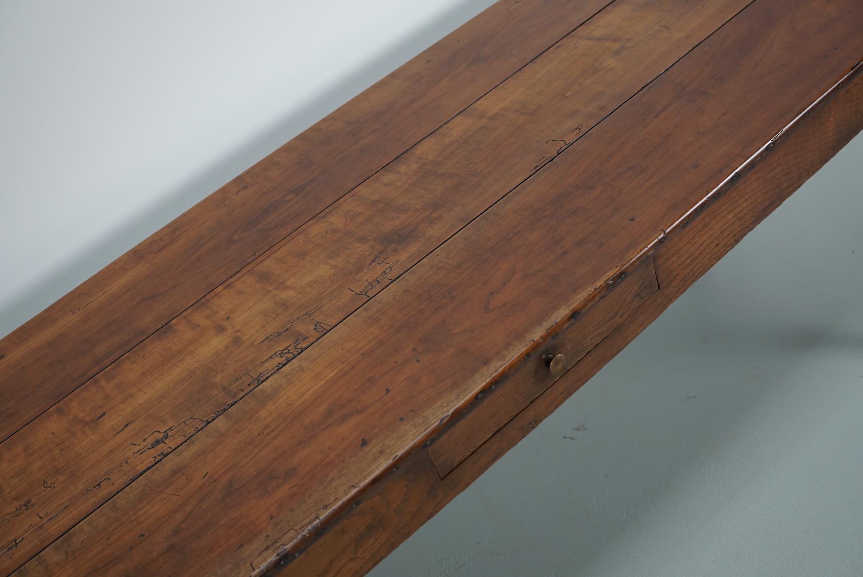 Tavolo da pranzo rustico francese del XIX secolo, in legno di frutto antico in vendita 9