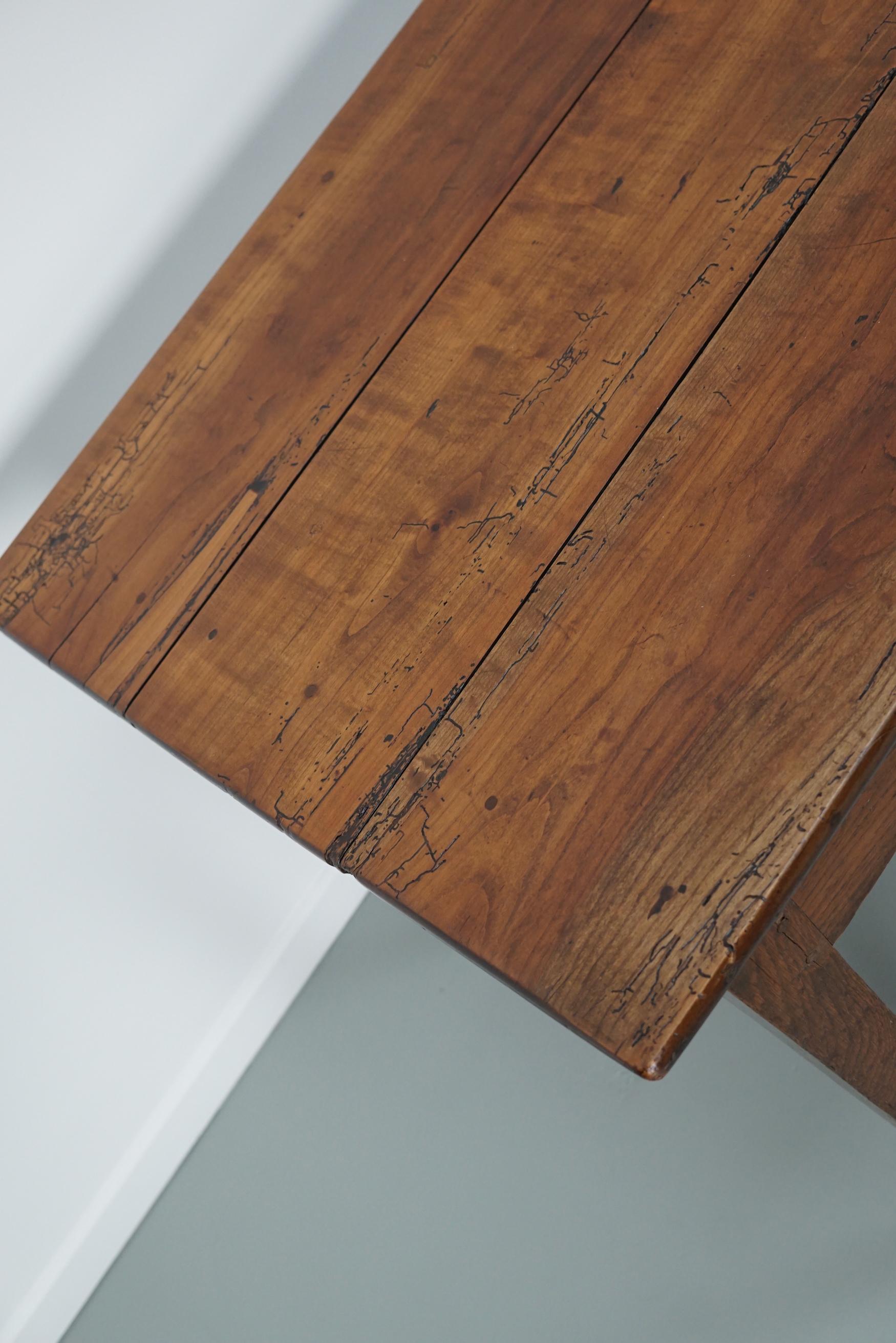 Tavolo da pranzo rustico francese del XIX secolo, in legno di frutto antico in vendita 2