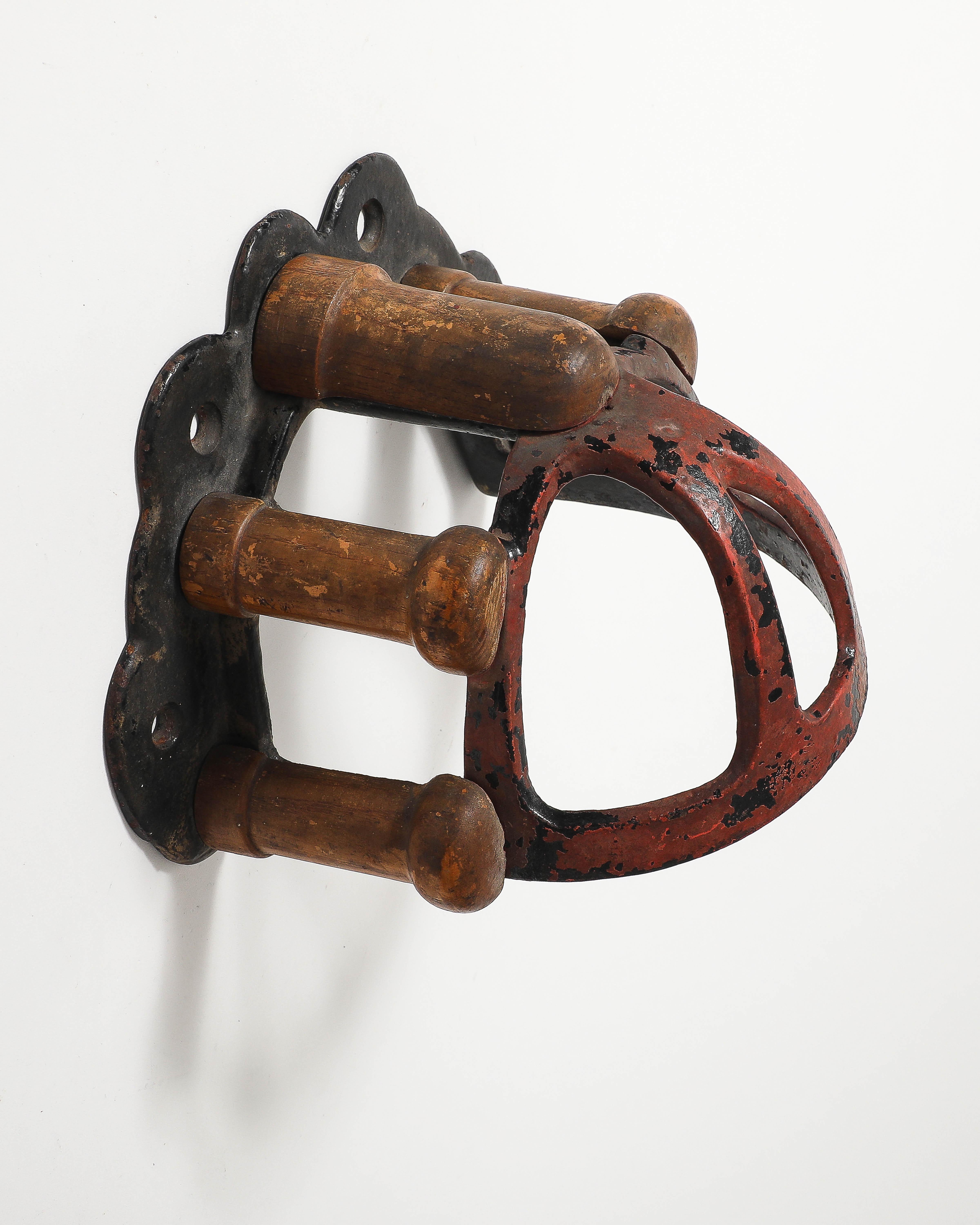 XIX secolo Antico porta-sella in legno e ghisa, Inghilterra, XIX sec. in vendita